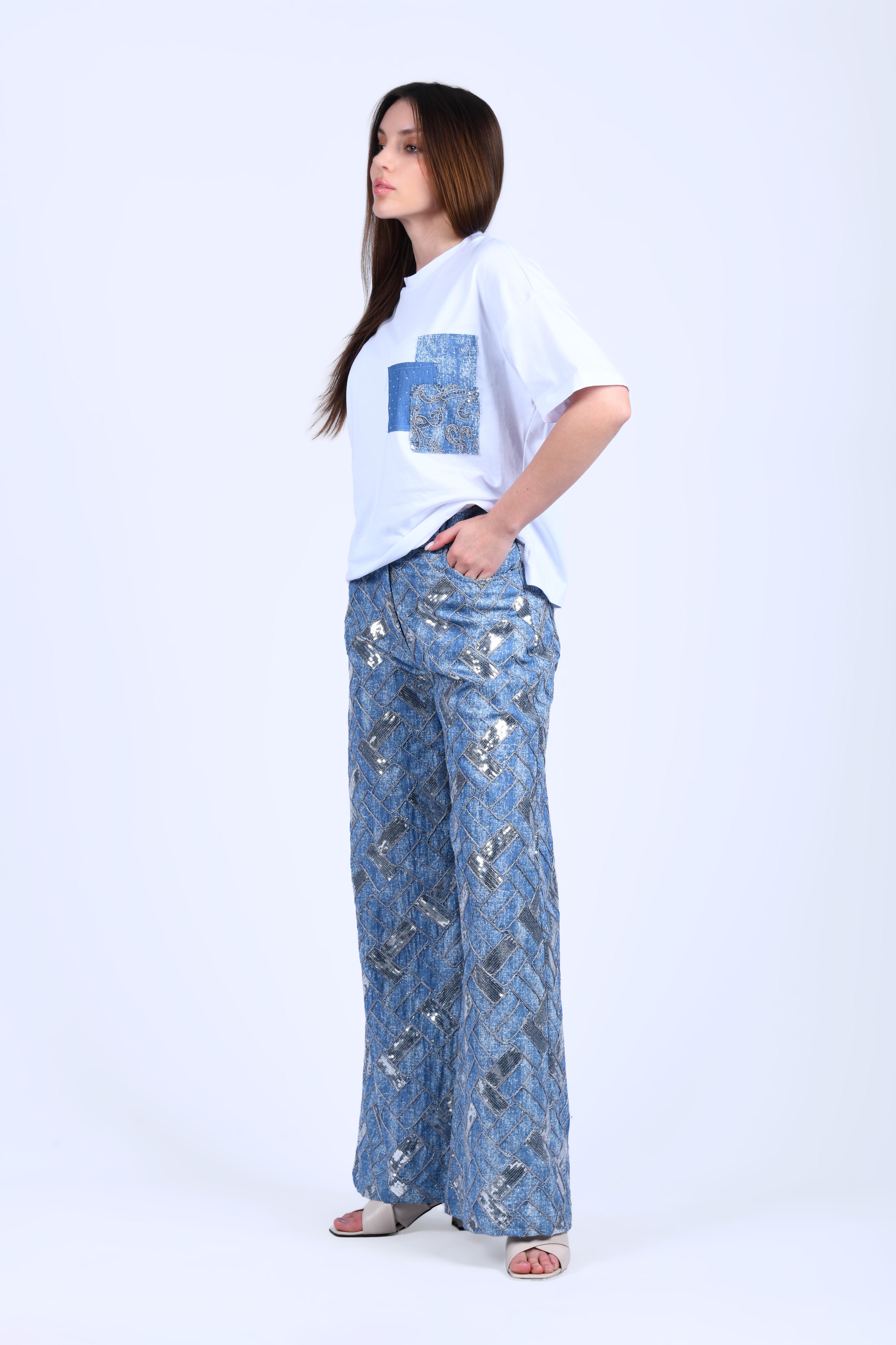 Beyaz Mavi Cebi Nakış Detaylı T-Shirt - QB185