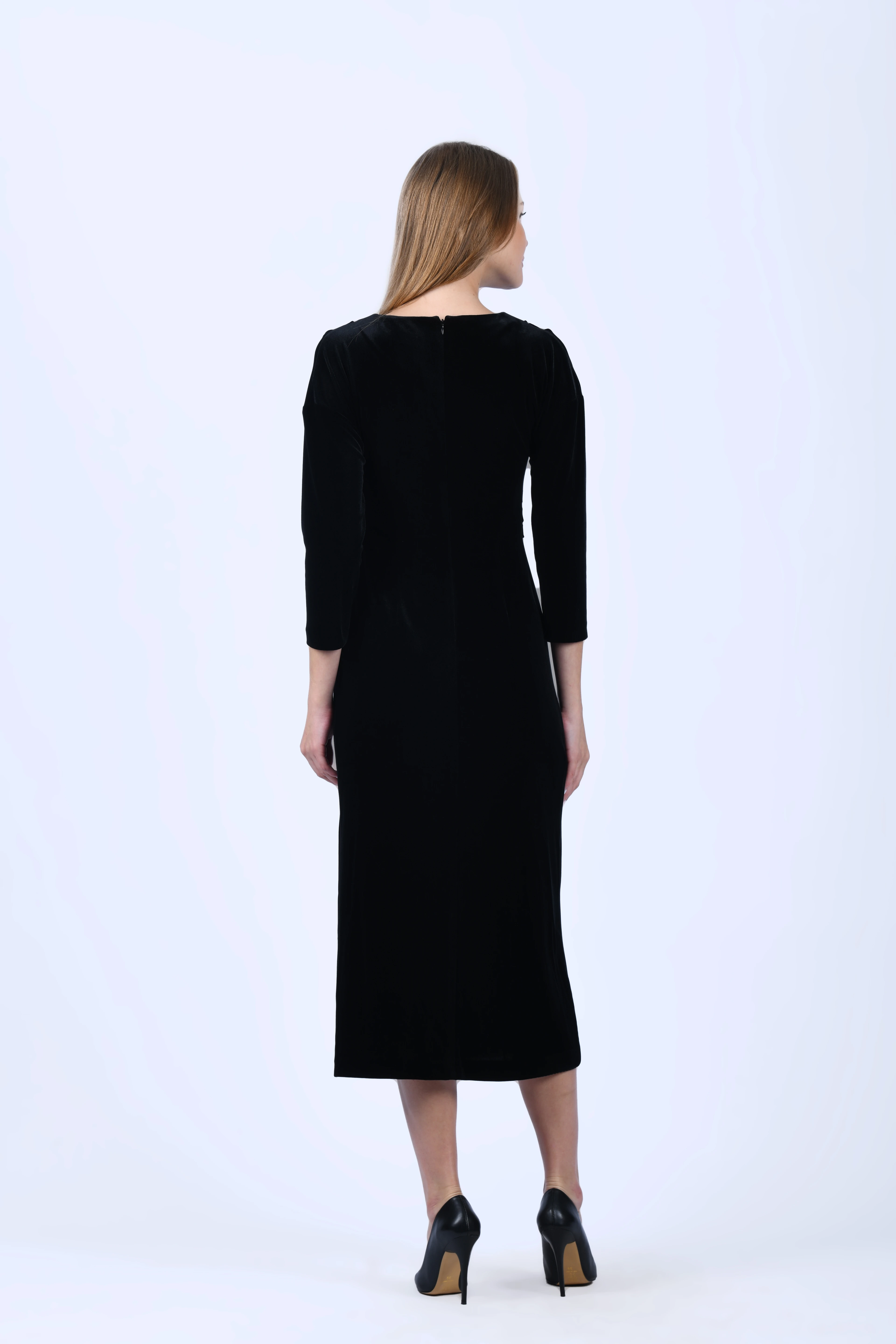 Siyah Toka Detaylı Yırtmaçlı Kadife Elbise - QE397