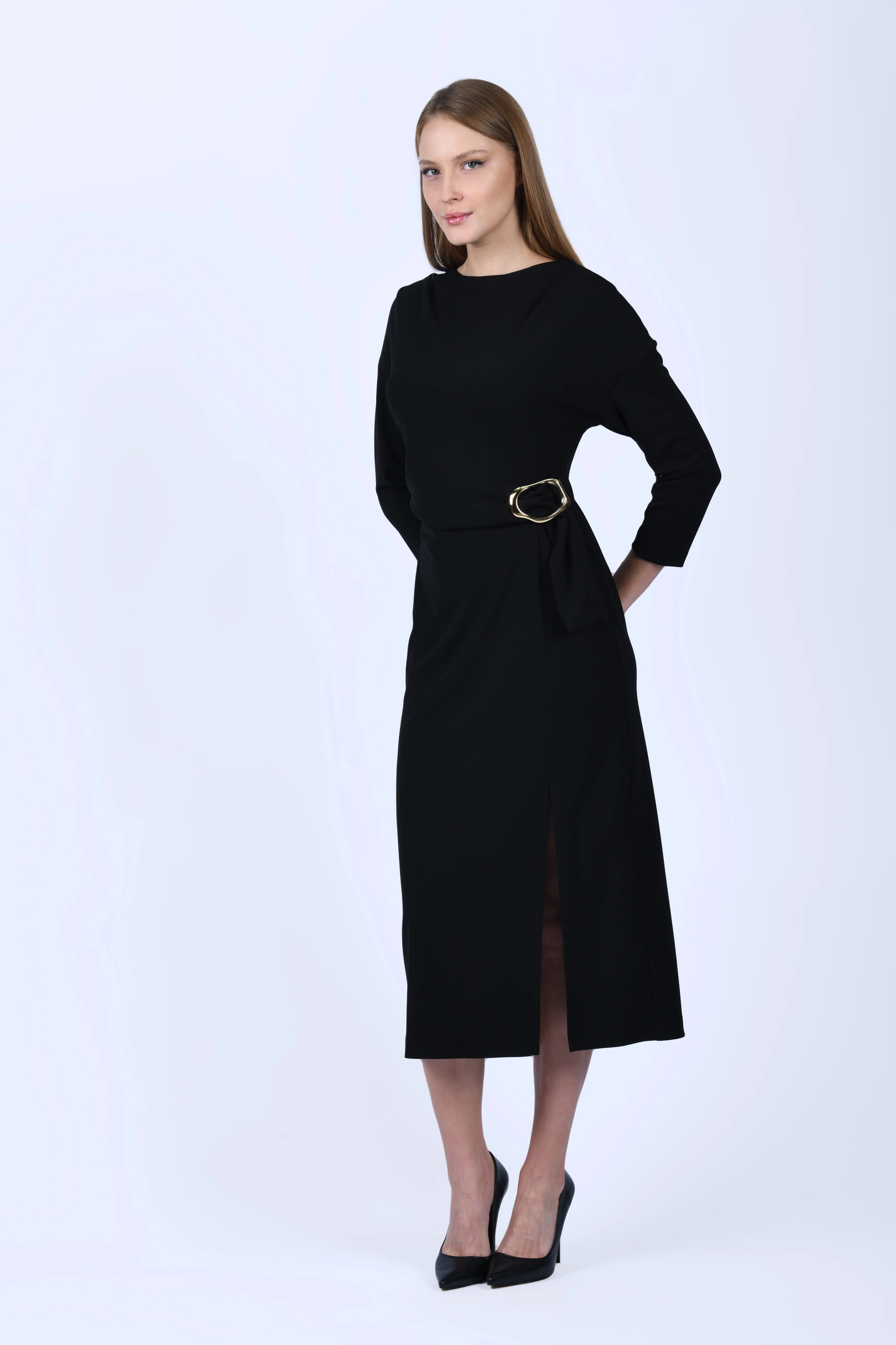 Siyah Toka Detaylı Yırtmaçlı Elbise -  QE396