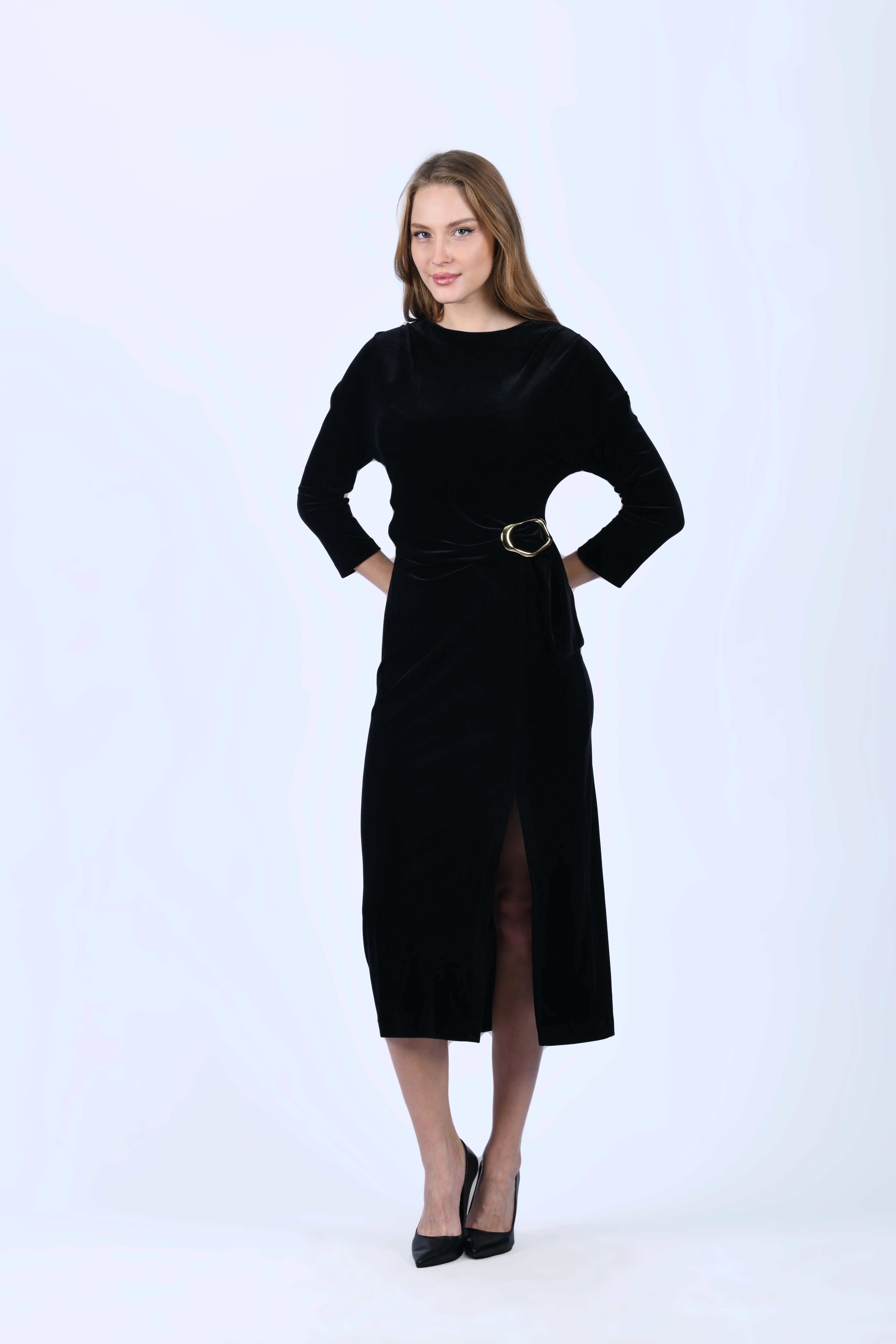 Siyah Toka Detaylı Yırtmaçlı Kadife Elbise - QE397