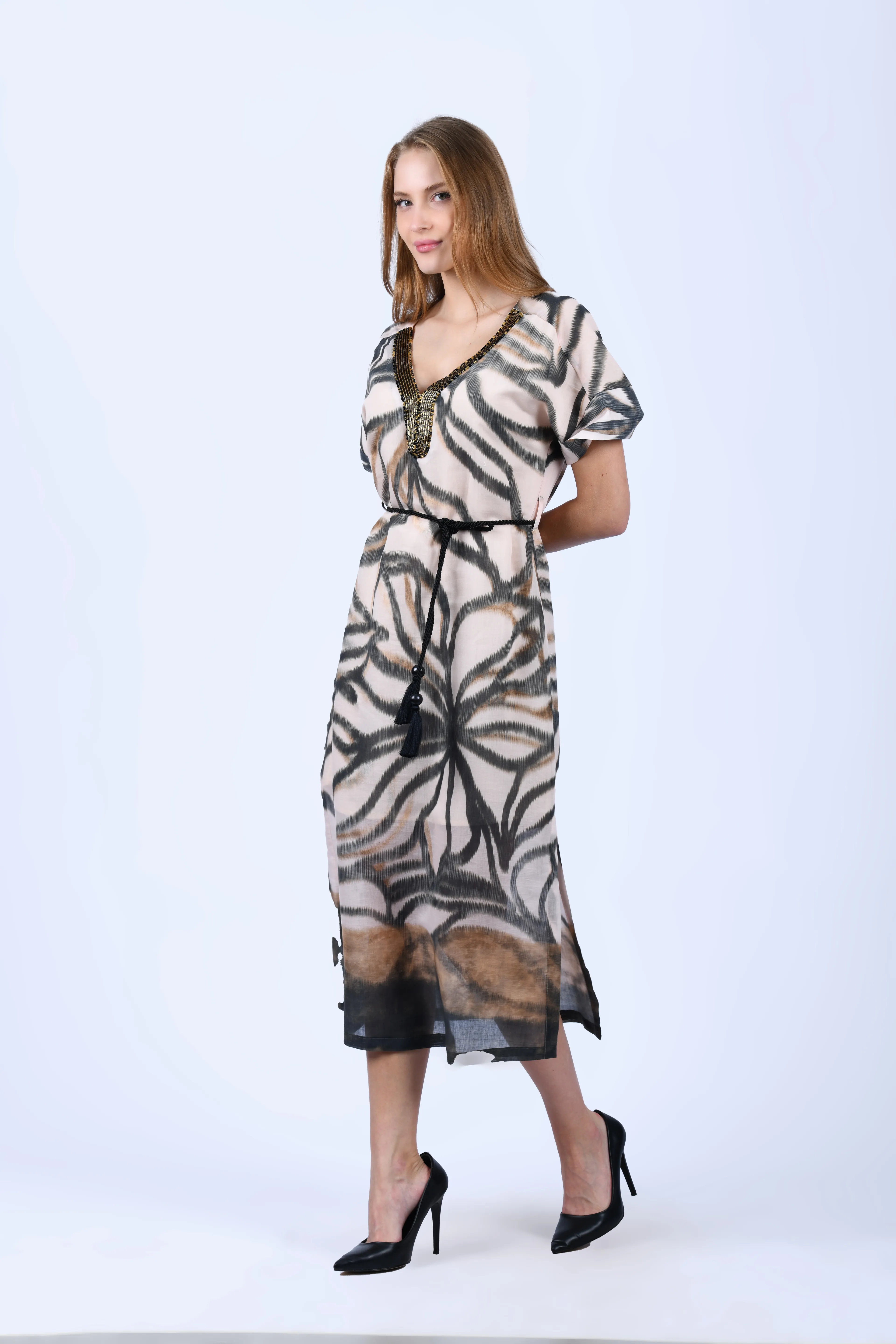 Bej Yakası Boncuklu Uzun Elbise - LE559