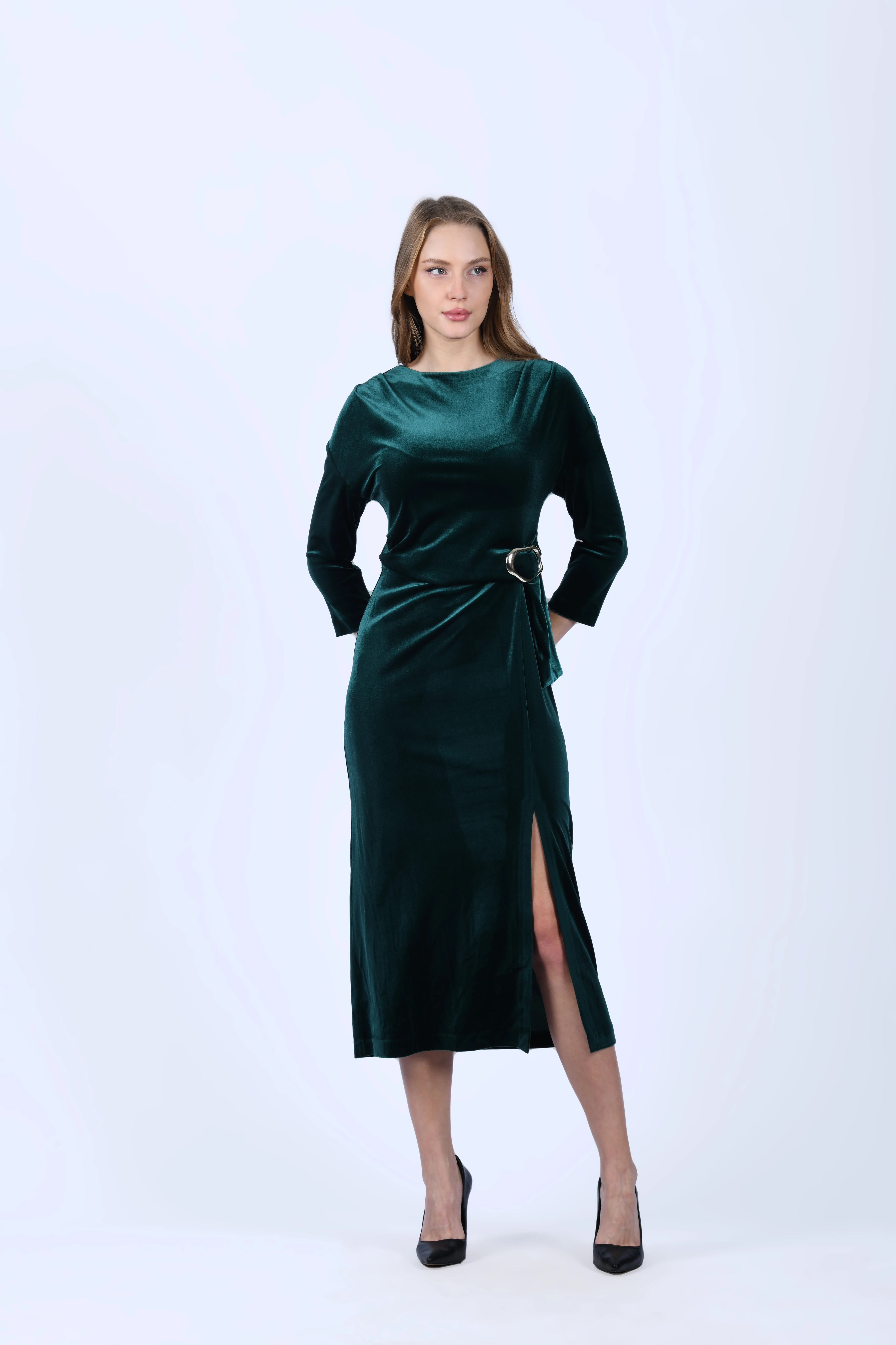 Yeşil Toka Detaylı Yırtmaçlı Kadife Elbise - QE397
