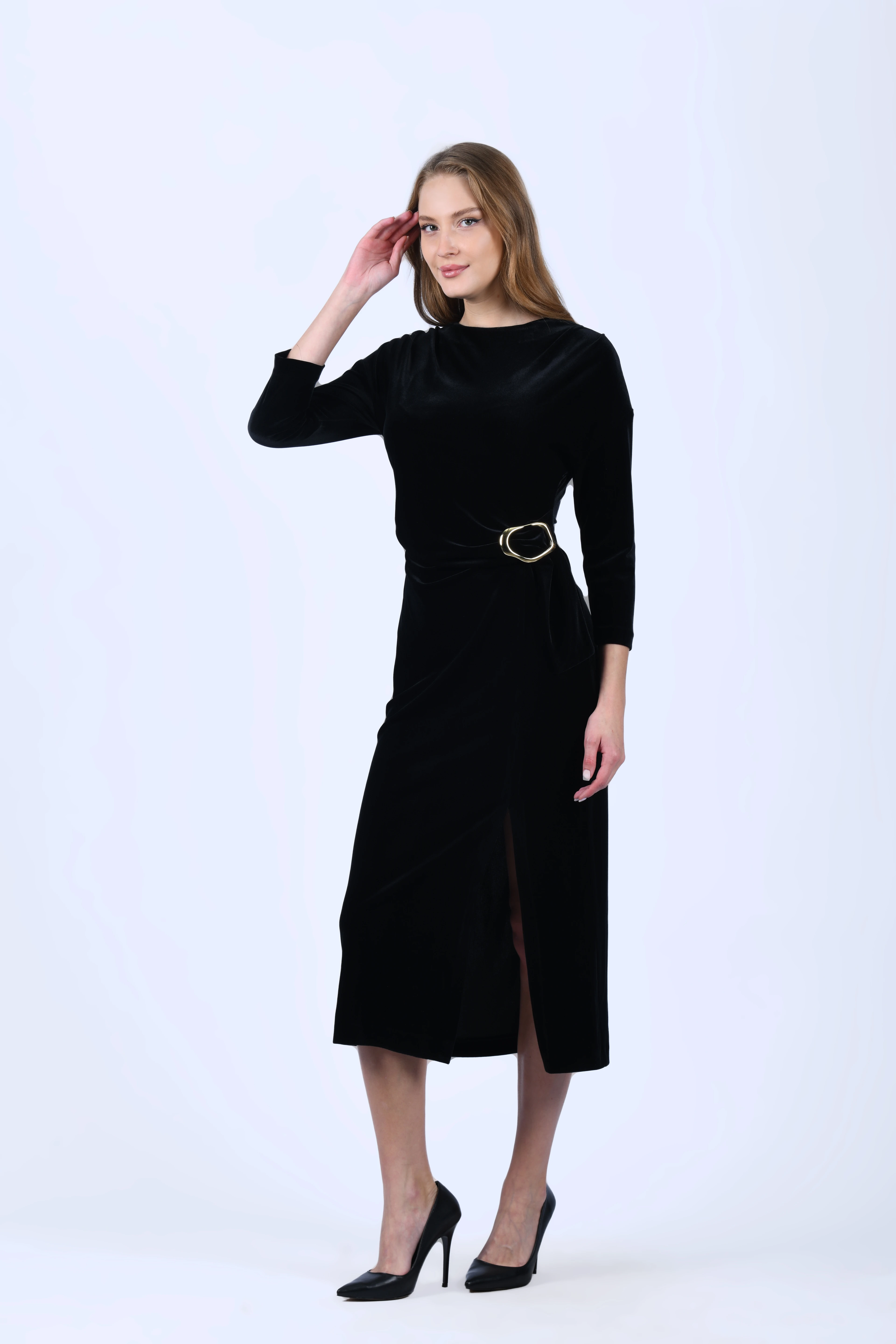 Siyah Toka Detaylı Yırtmaçlı Kadife Elbise - QE397