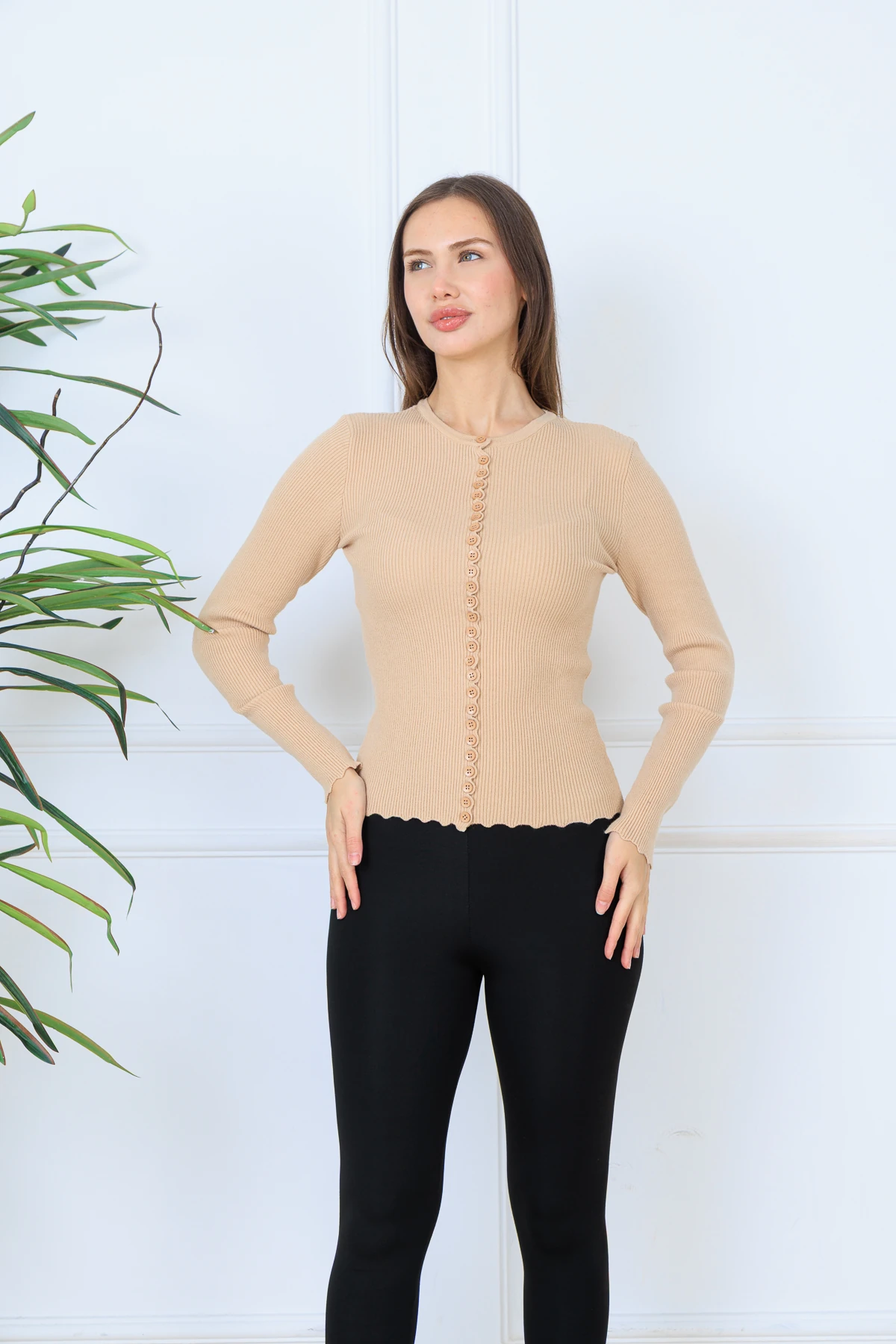 DÜĞME DETAYLI TRİKO