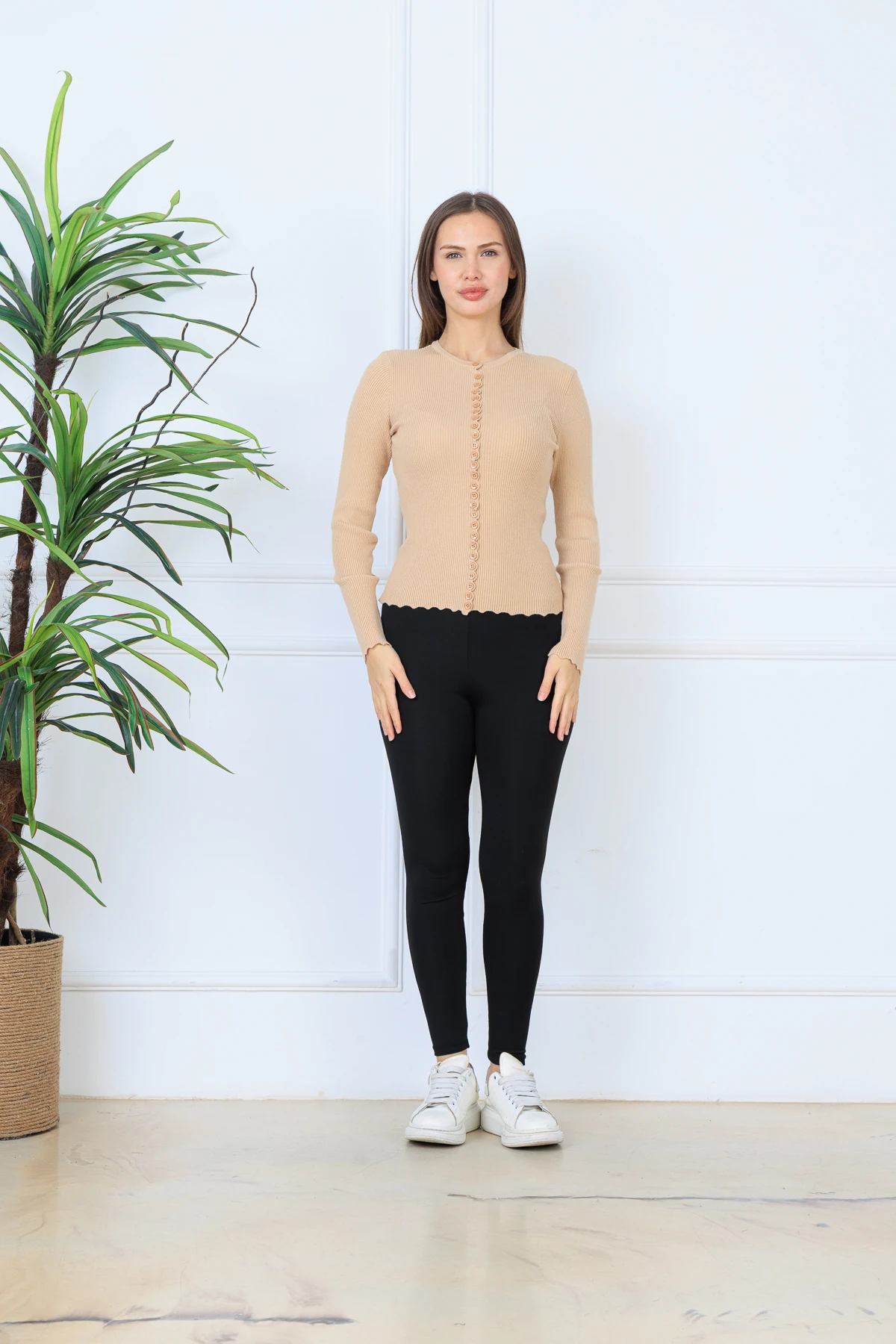 DÜĞME DETAYLI TRİKO