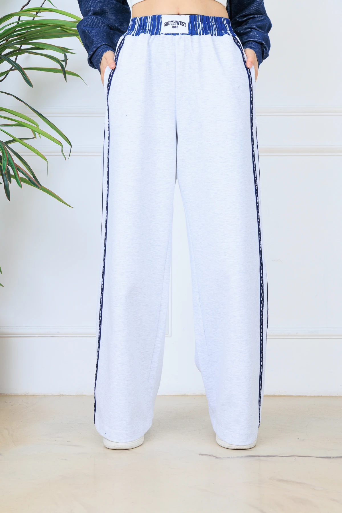 KEMER VE YAN ÇİZGİ DETAY EŞOFMAN