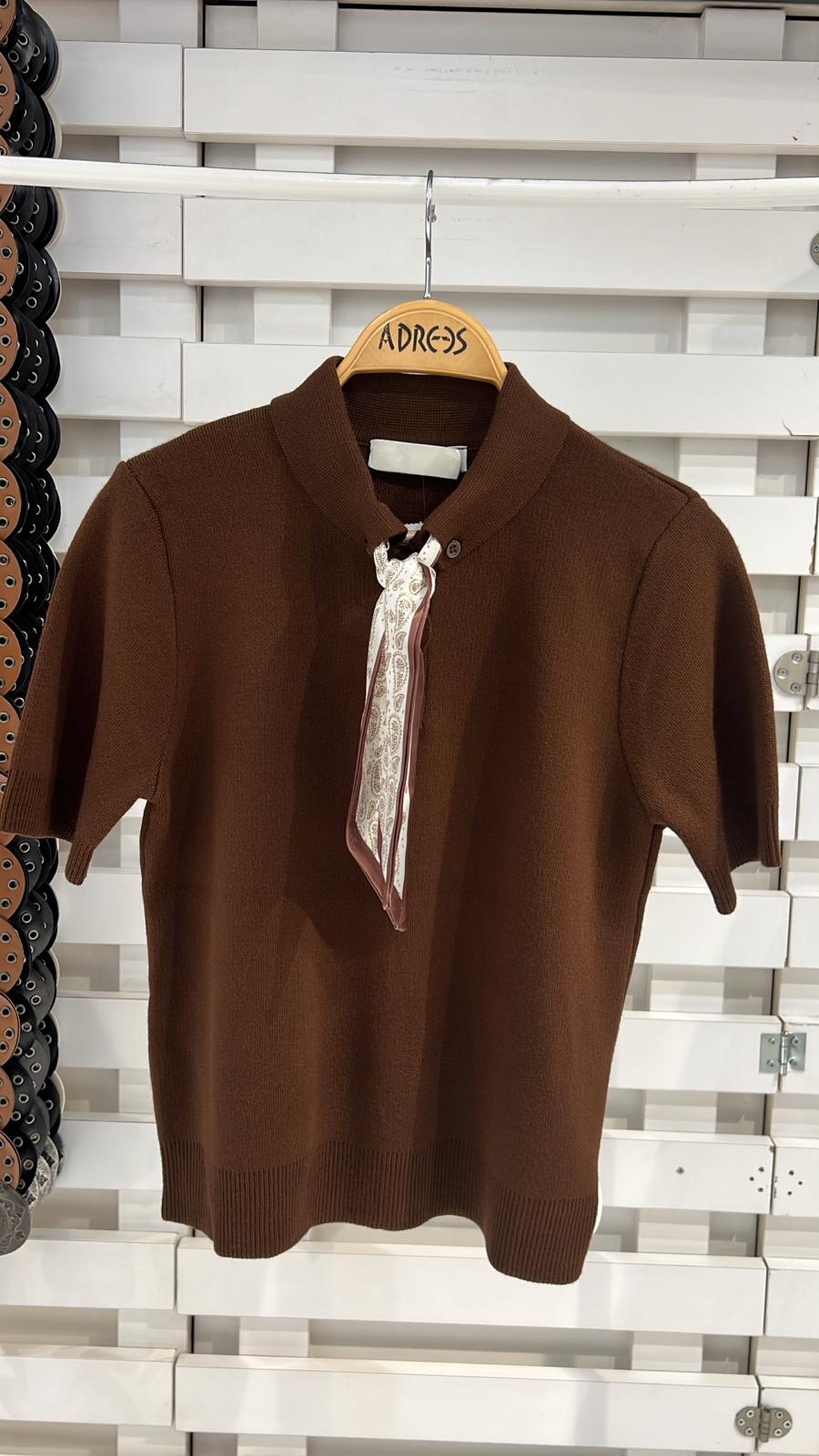 CPSL2653 ŞAL DETAY YAKALI KISA KOL TRİKO 