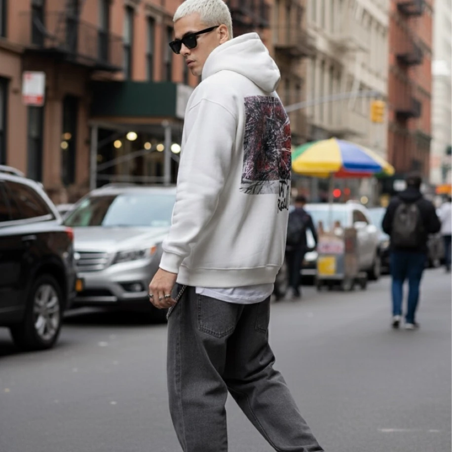 UNISEX BEYAZ SIRT TASARIMLI NAKIŞ İŞLEMELİ OVERSİZE KAPŞONLU SWEATSHİRT