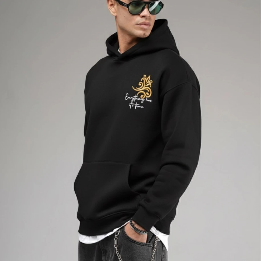 UNISEX SİYAH SIRT TASARIMLI NAKIŞ İŞLEMELİ OVERSİZE KAPŞONLU SWEATSHİRT