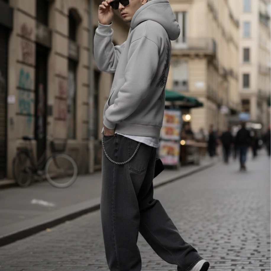 UNISEX METALİK GRİ SIRT TASARIMLI NAKIŞ İŞLEMELİ OVERSİZE KAPŞONLU SWEATSHİRT