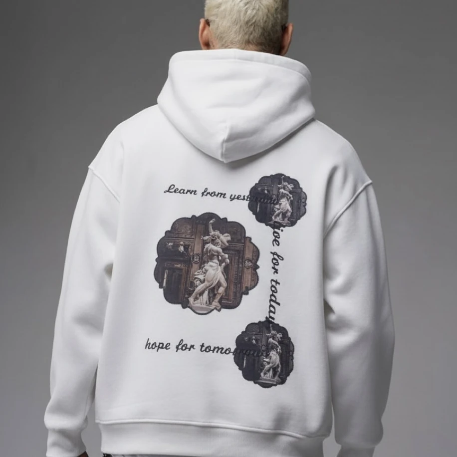 UNISEX BEYAZ SIRT TASARIMLI NAKIŞ İŞLEMELİ OVERSİZE KAPŞONLU SWEATSHİRT