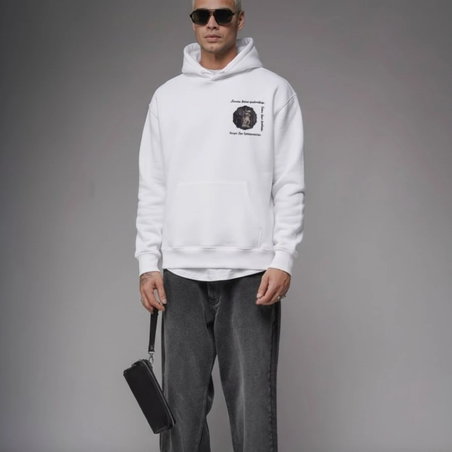 UNISEX BEYAZ SIRT TASARIMLI NAKIŞ İŞLEMELİ OVERSİZE KAPŞONLU SWEATSHİRT