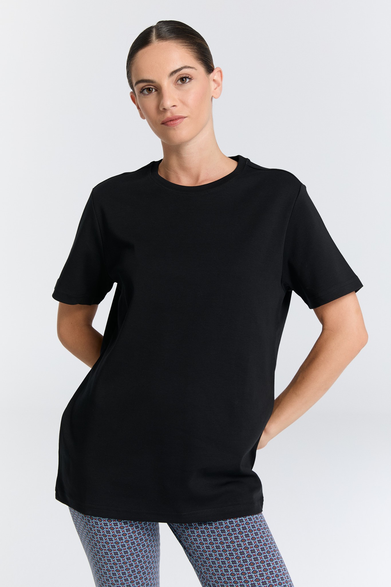 GUNA Unisex T-Shirt – %100 Organik Konfor, Zamansız Stil - Siyah
