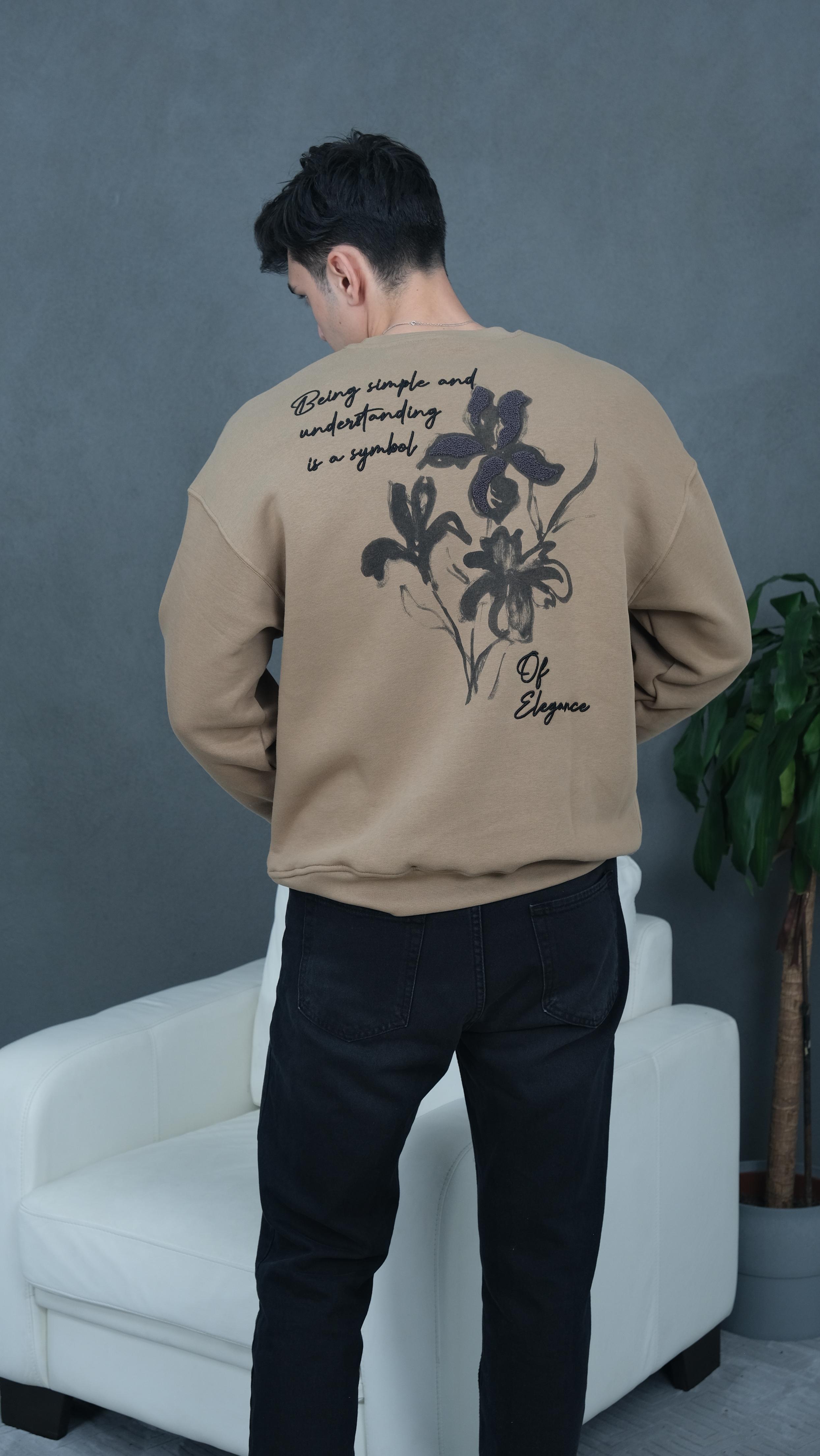 Çiçek Nakışlı Sweatshirt