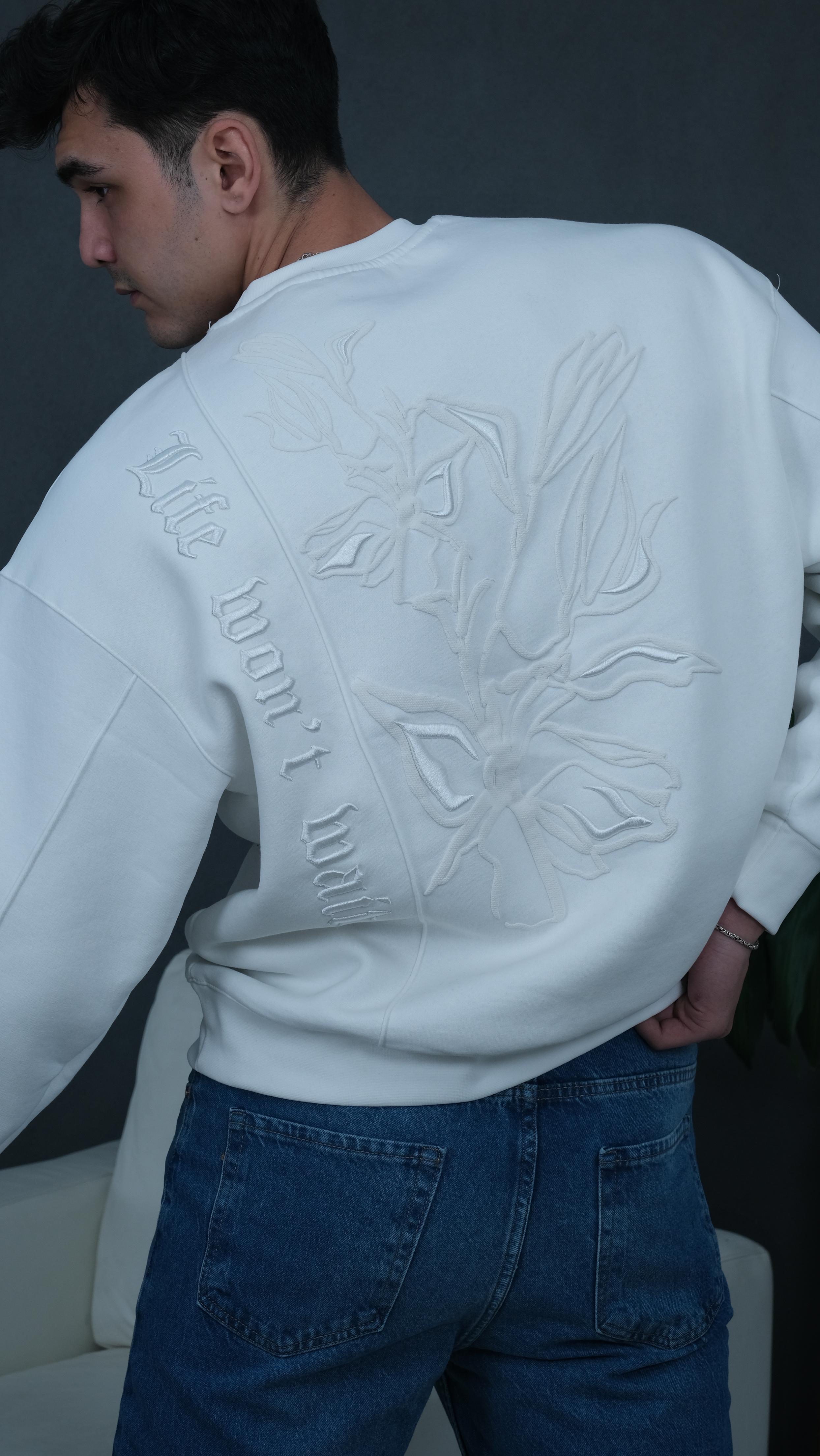 Nakış İşlemeli Oversize Sweatshirt