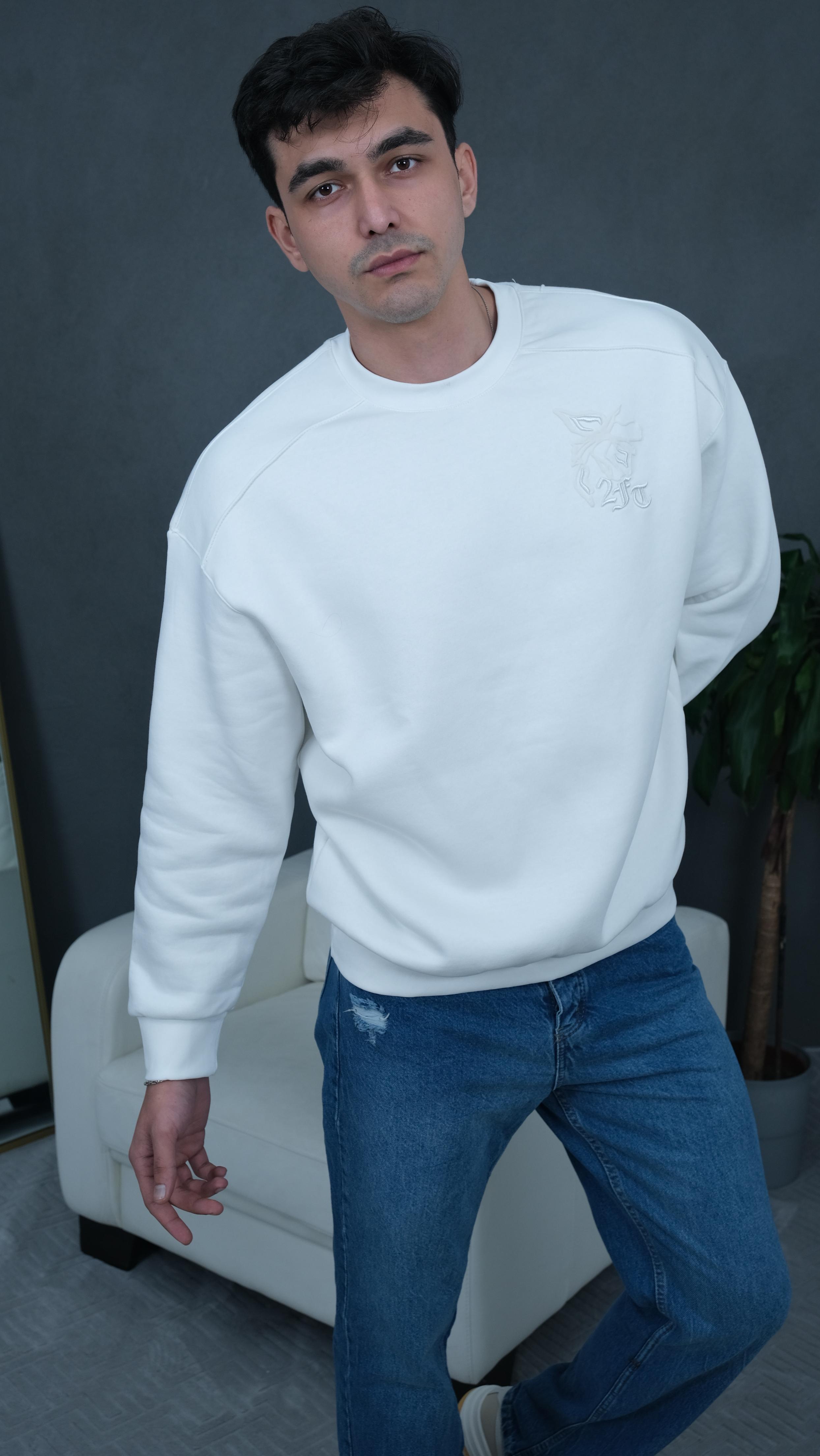 Nakış İşlemeli Oversize Sweatshirt - Beyaz