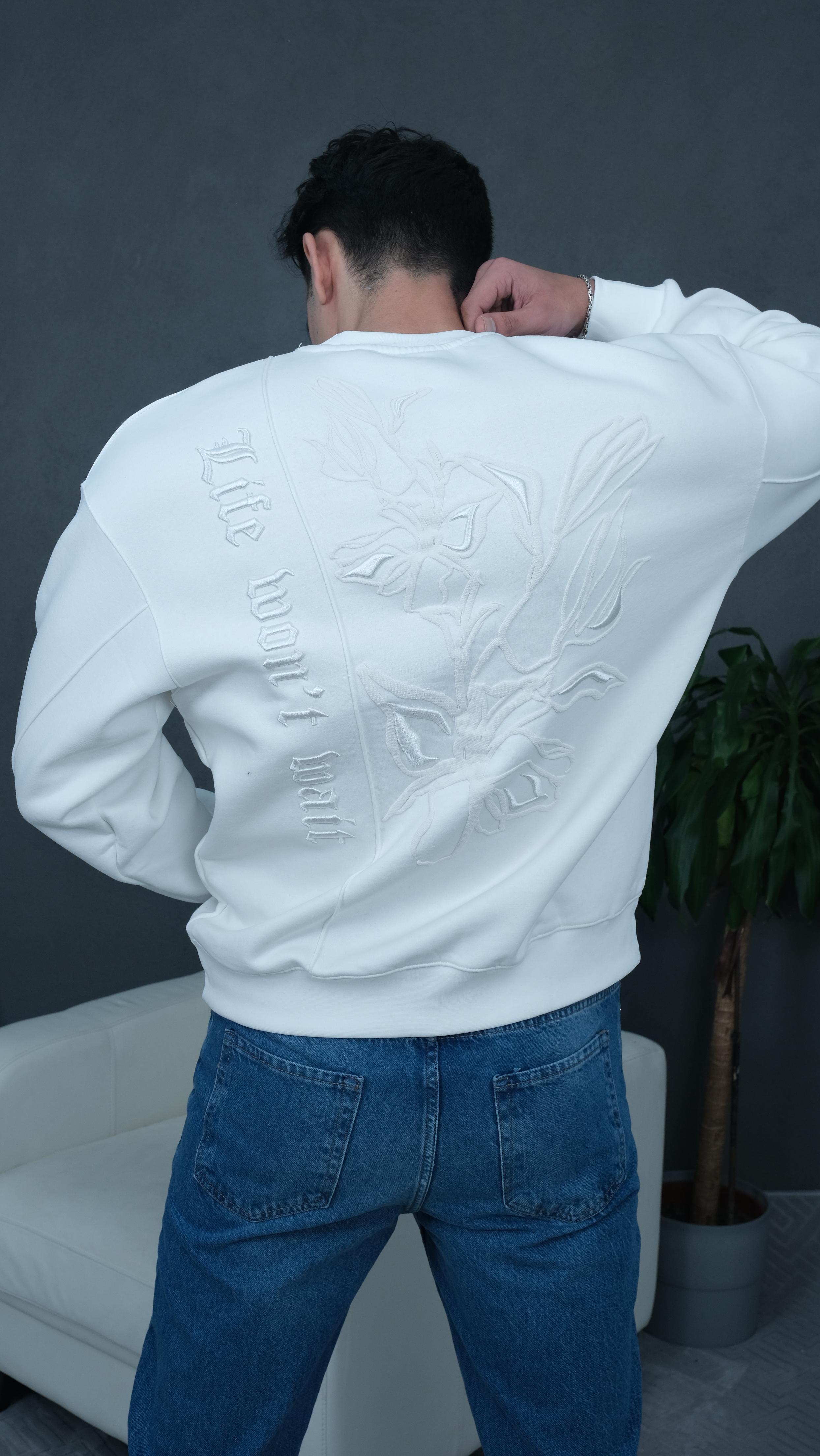 Nakış İşlemeli Oversize Sweatshirt