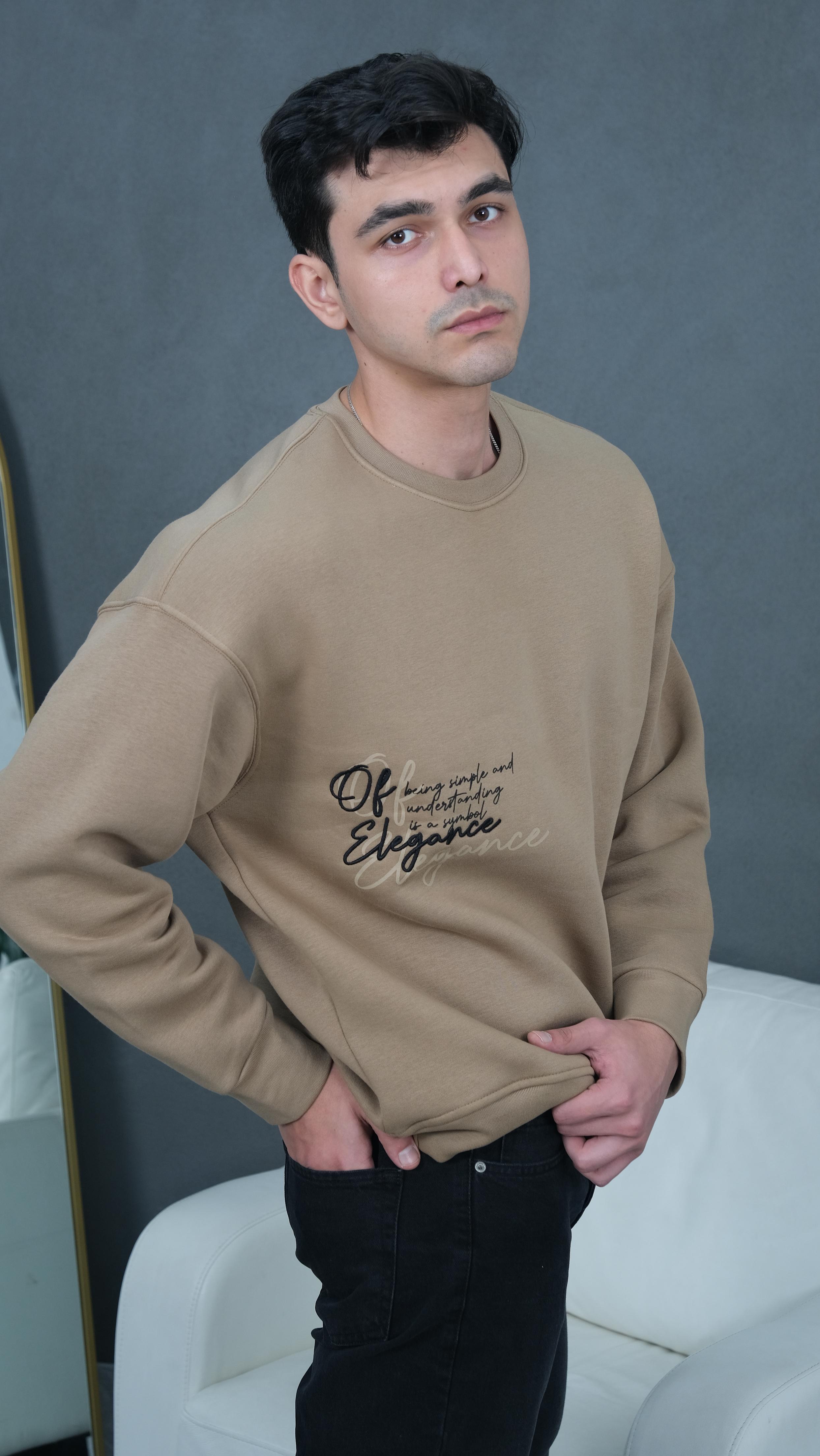 Çiçek Nakışlı Sweatshirt