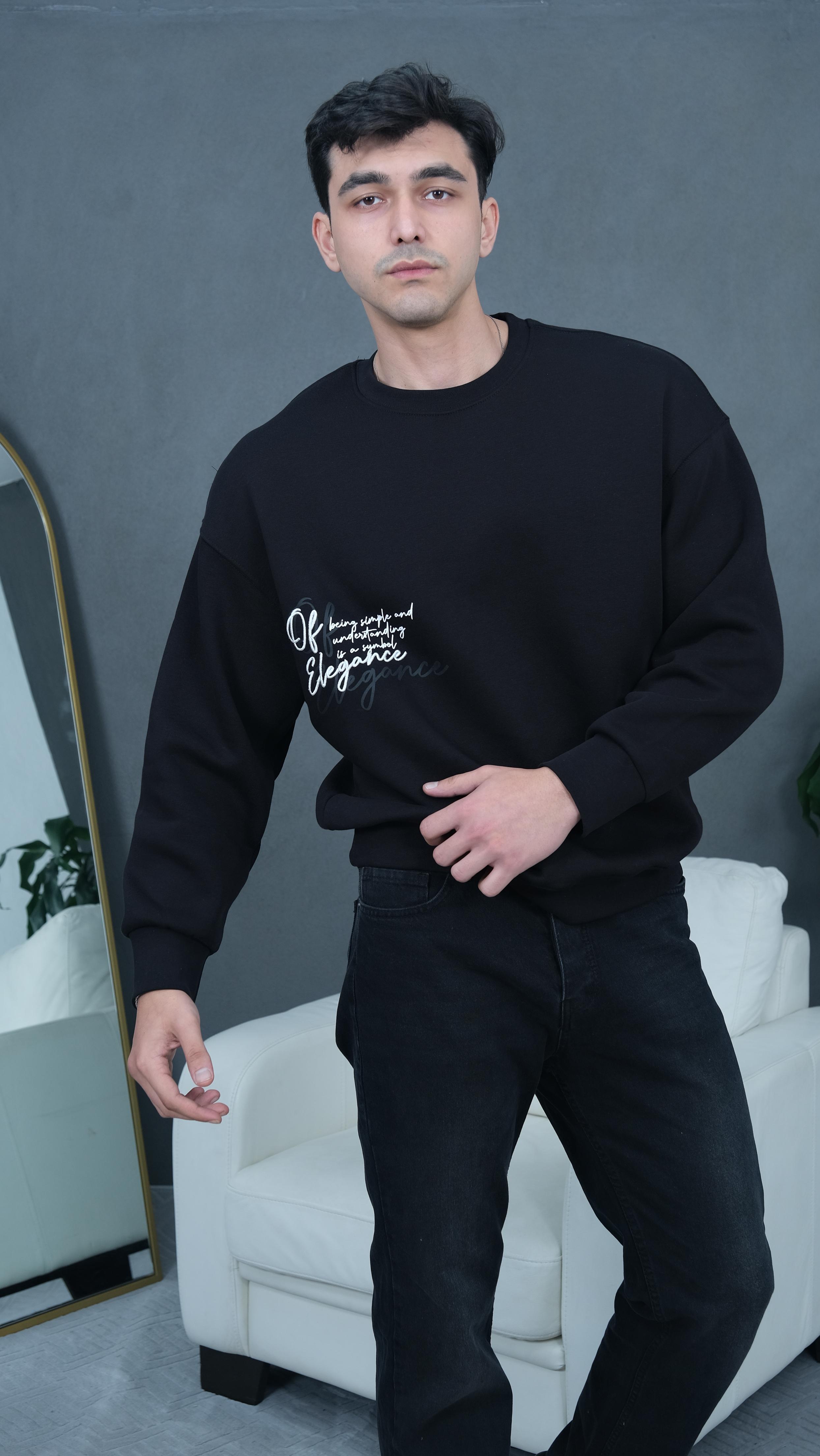 Çiçek Nakışlı Sweatshirt - Siyah