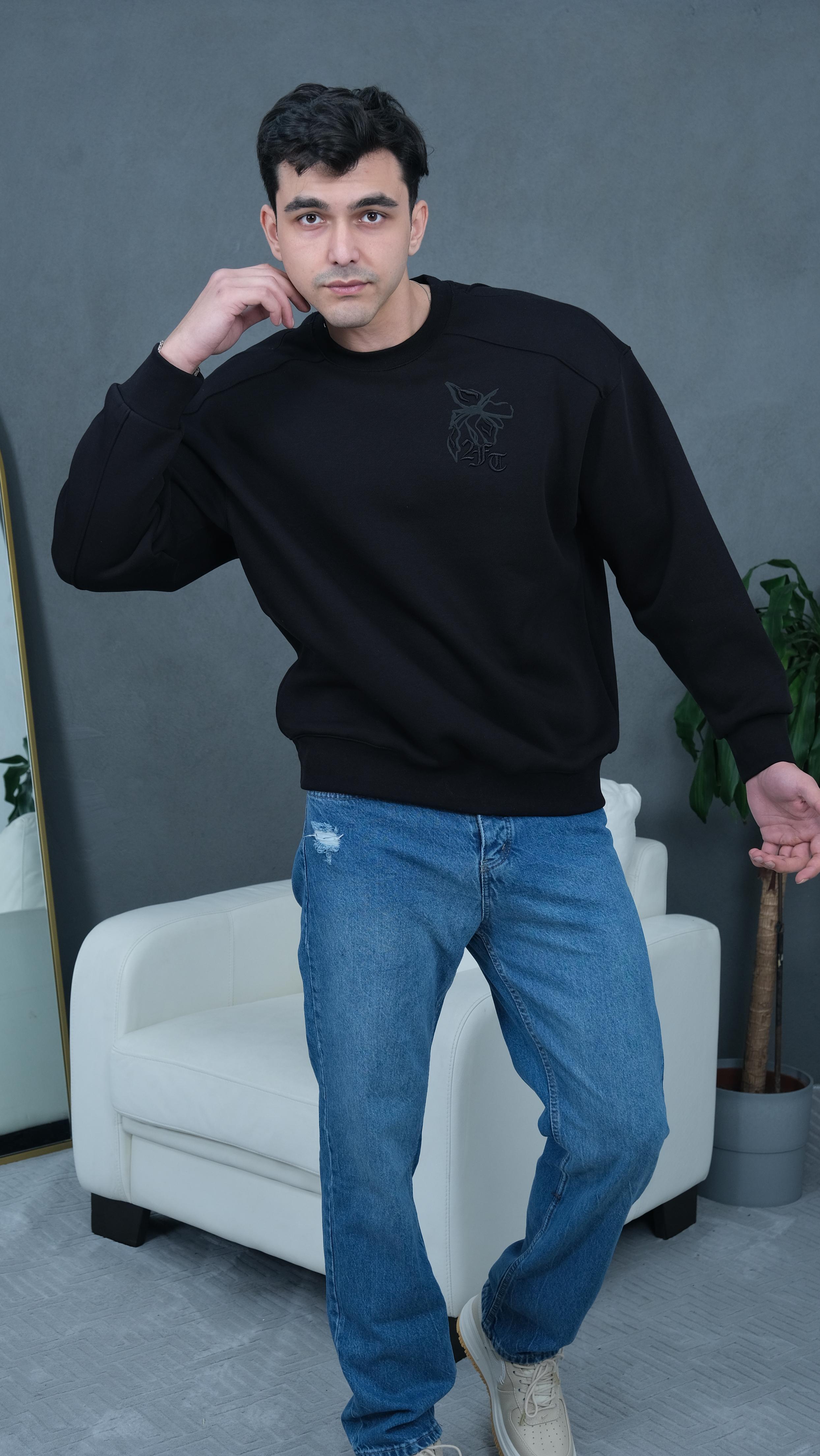 Nakış İşlemeli Oversize Sweatshirt - Siyah