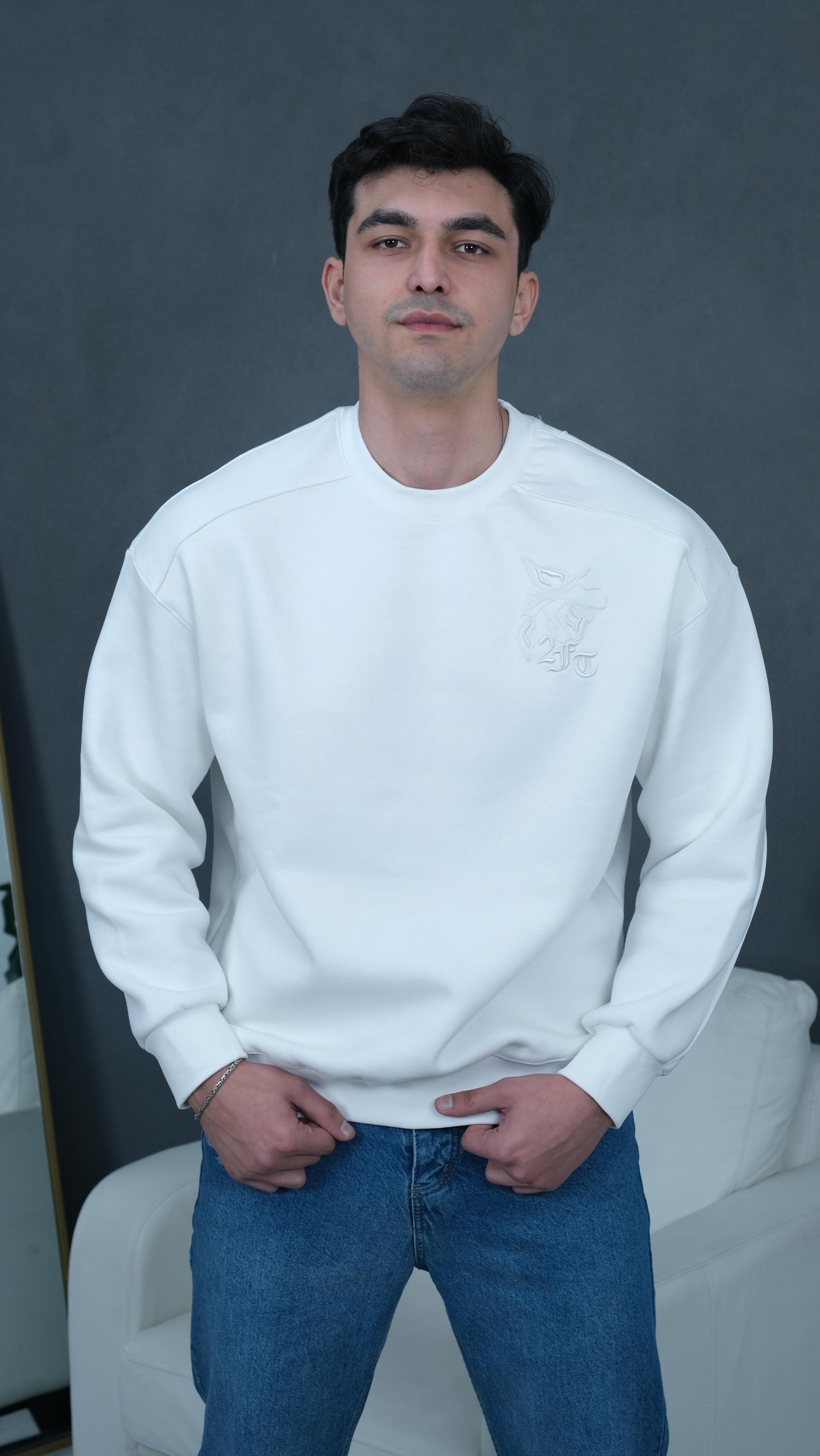 Nakış İşlemeli Oversize Sweatshirt