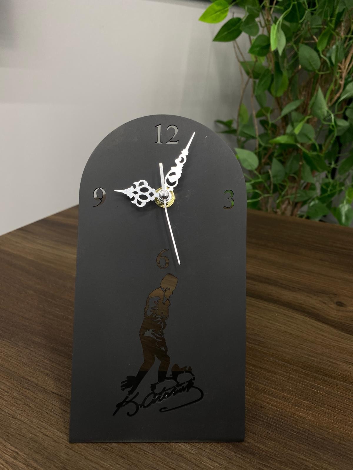 Atatürk Silüetli Metal Masa Saati