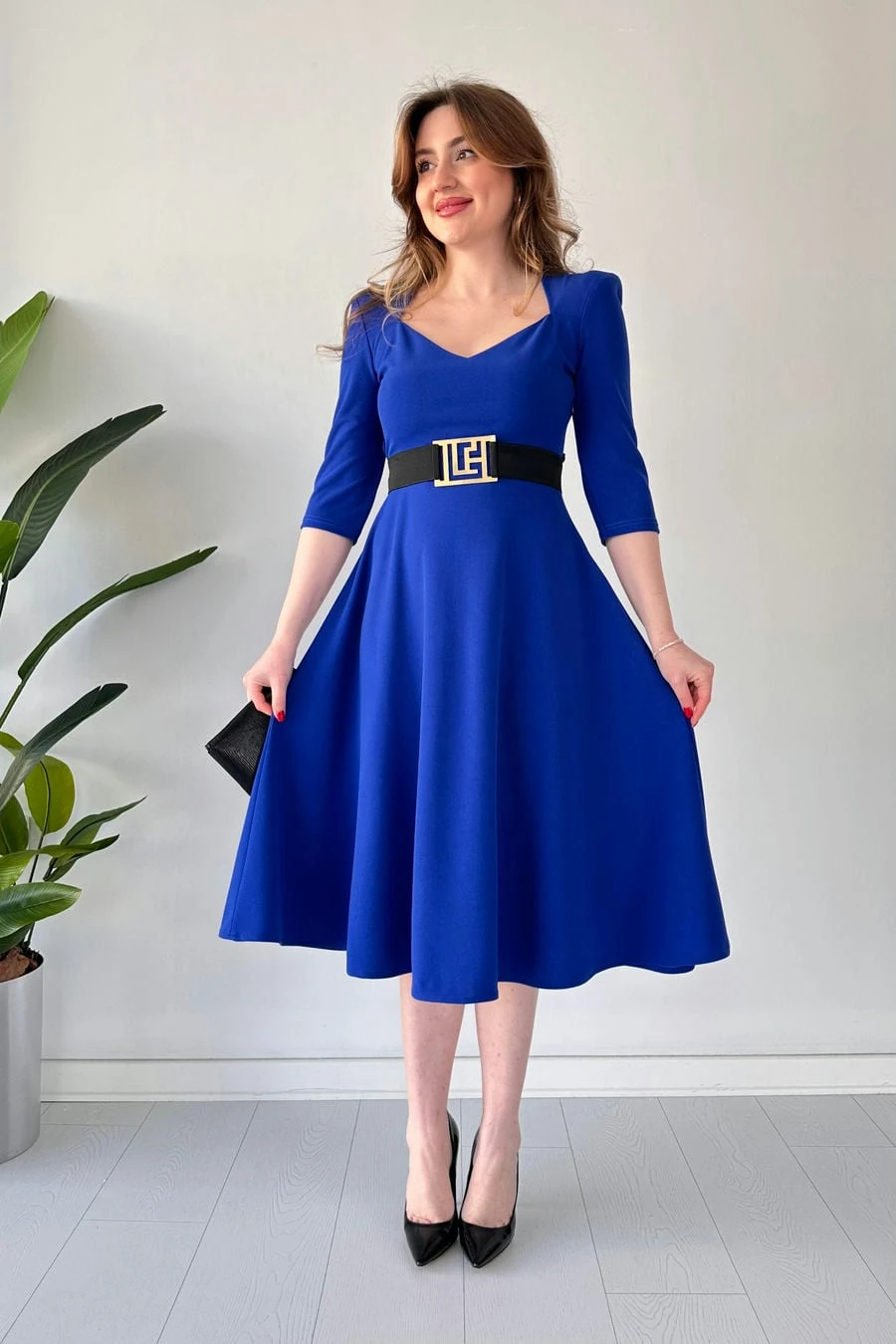 Beşgen Yaka Kemerli Krep Elbise