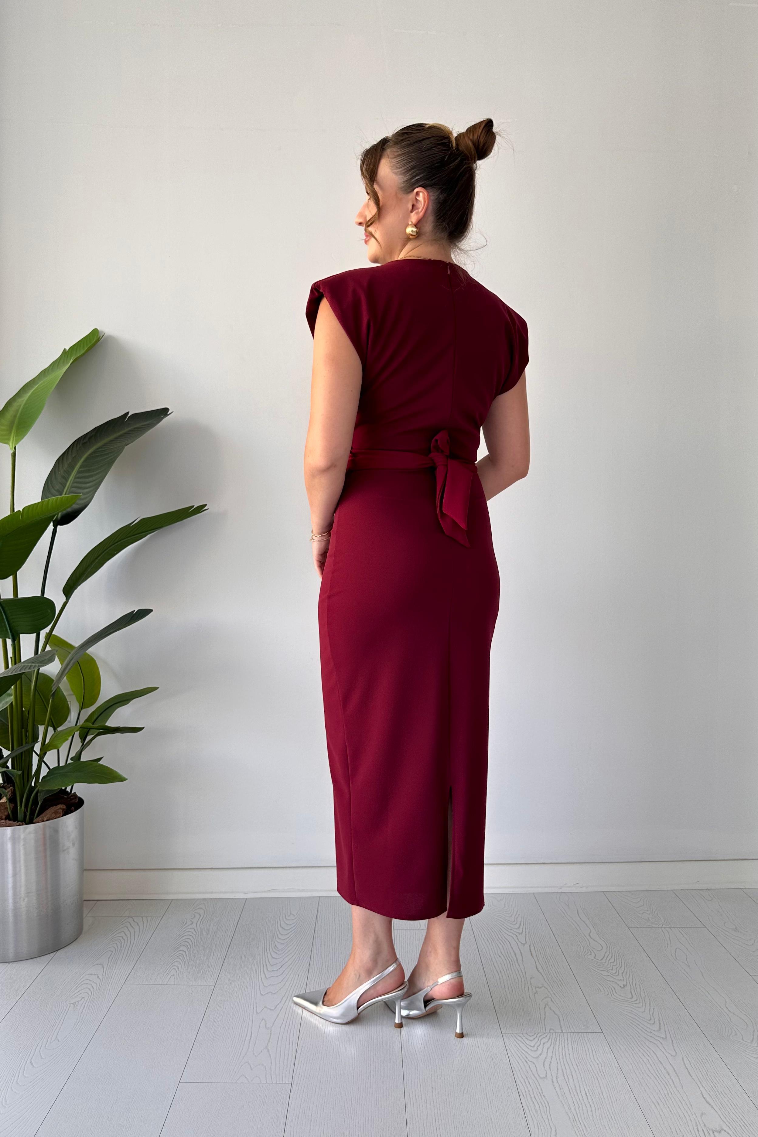 Üç Taş Kemerli Krep Elbise