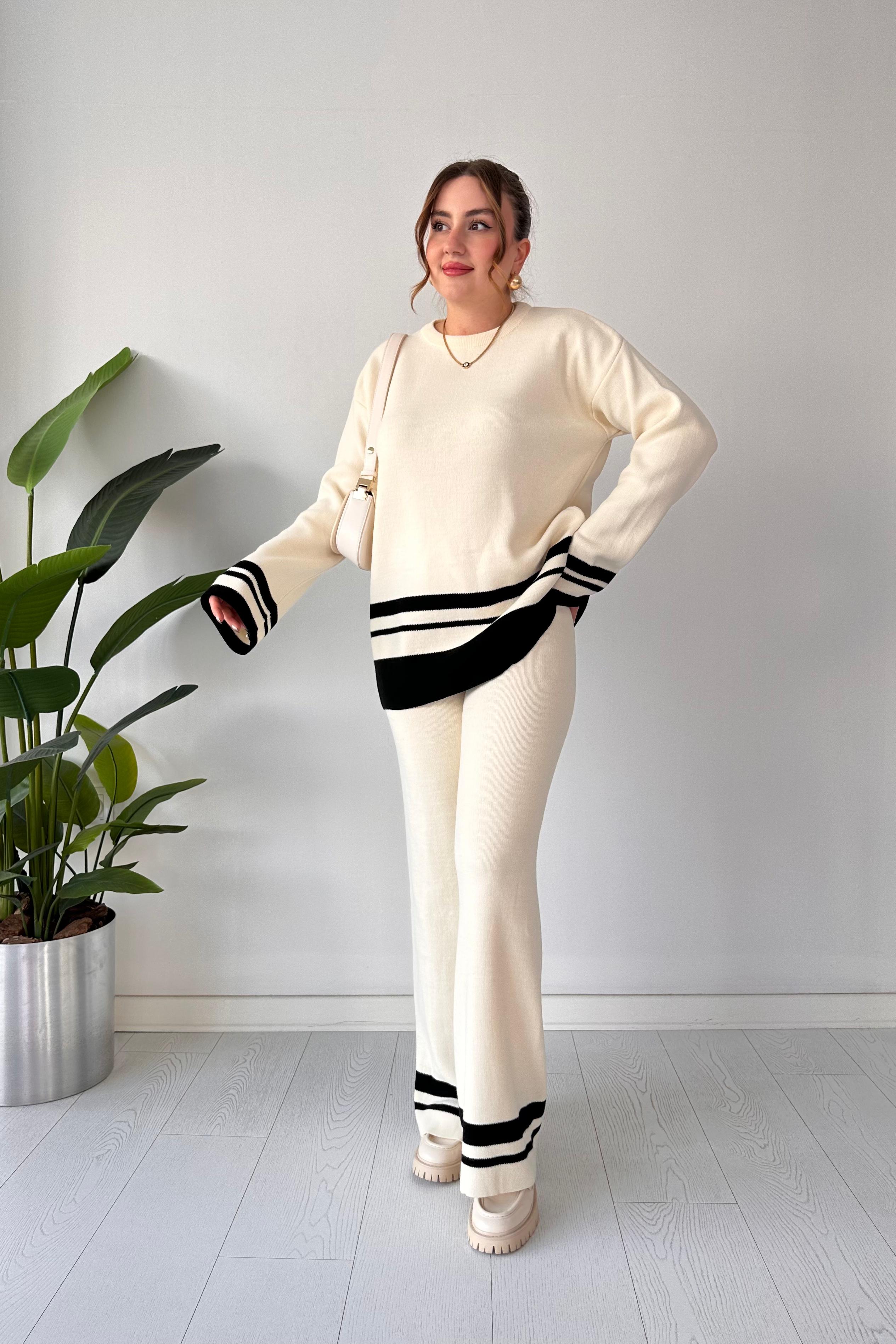 Eteği Şeritli Triko Takım