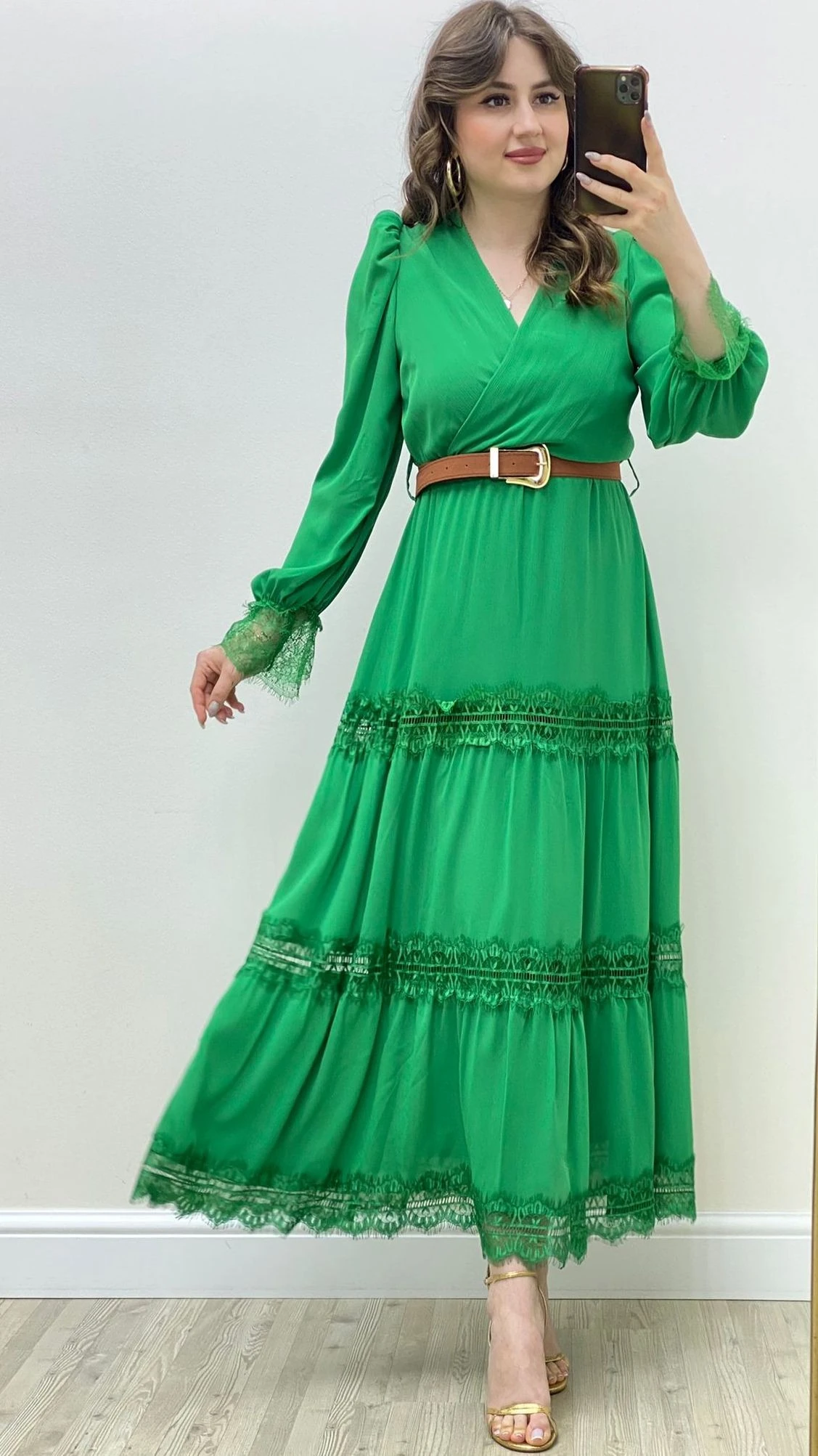 Kruvaze Kemerli Dantelli Şifon Elbise Yeşil