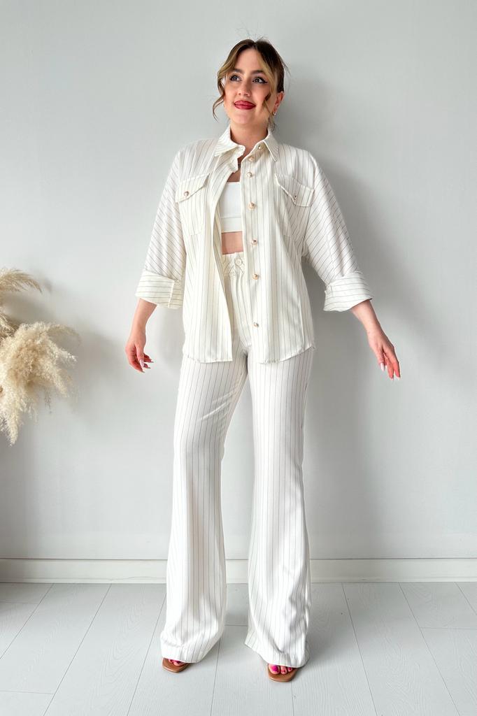 Çizgili Gömlekli Takım Ekru