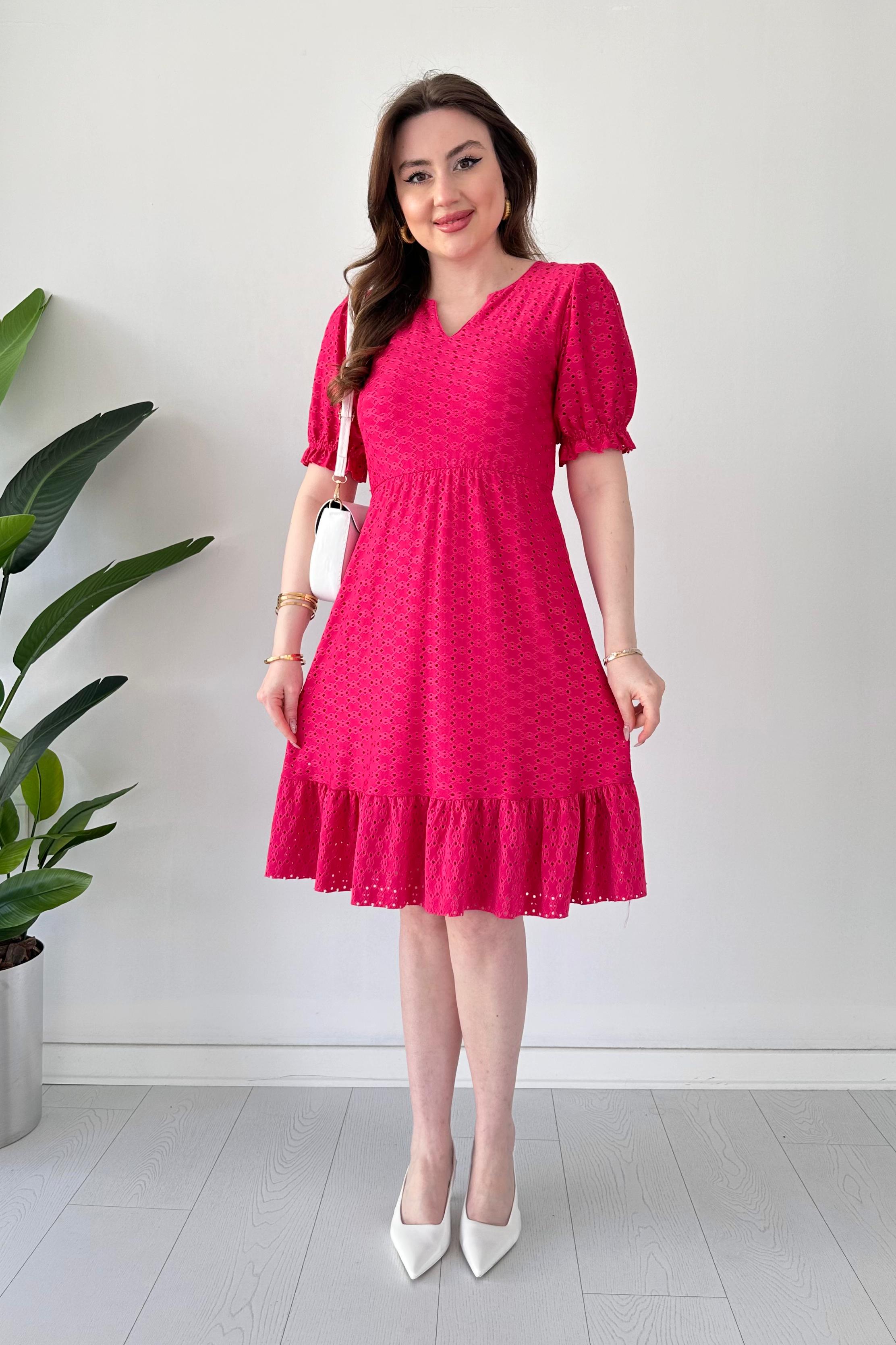 V Yaka Delik İşli Elbise