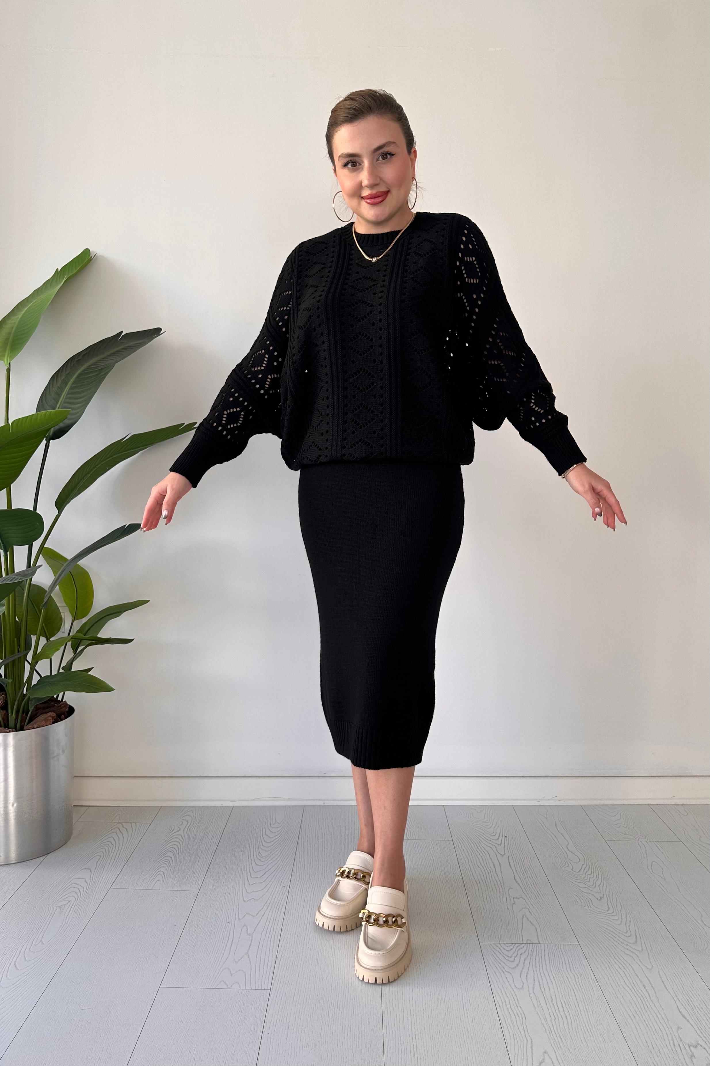 Delik Kazaklı Triko Elbise