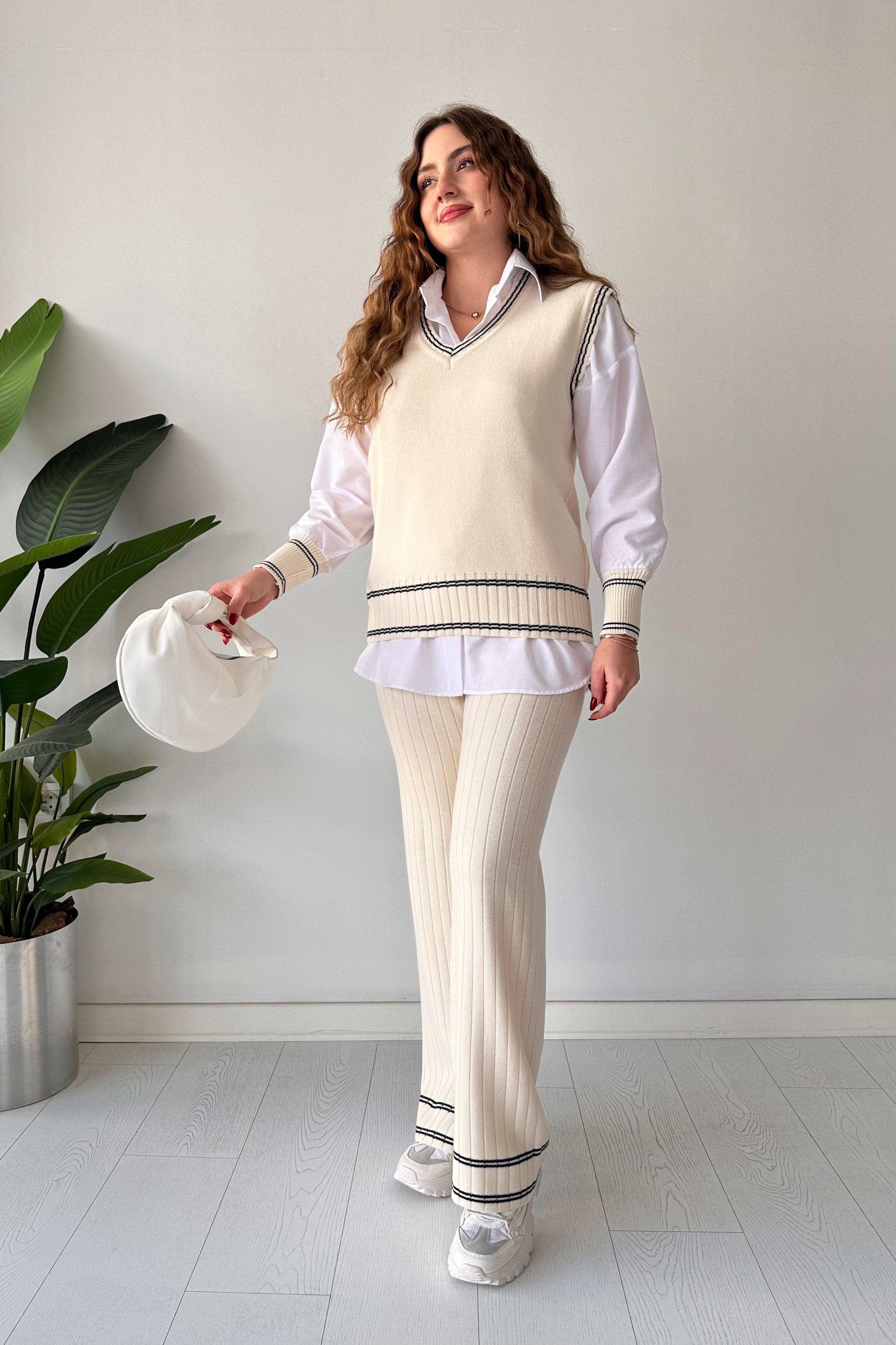 Üçlü Biyeli Triko Takım