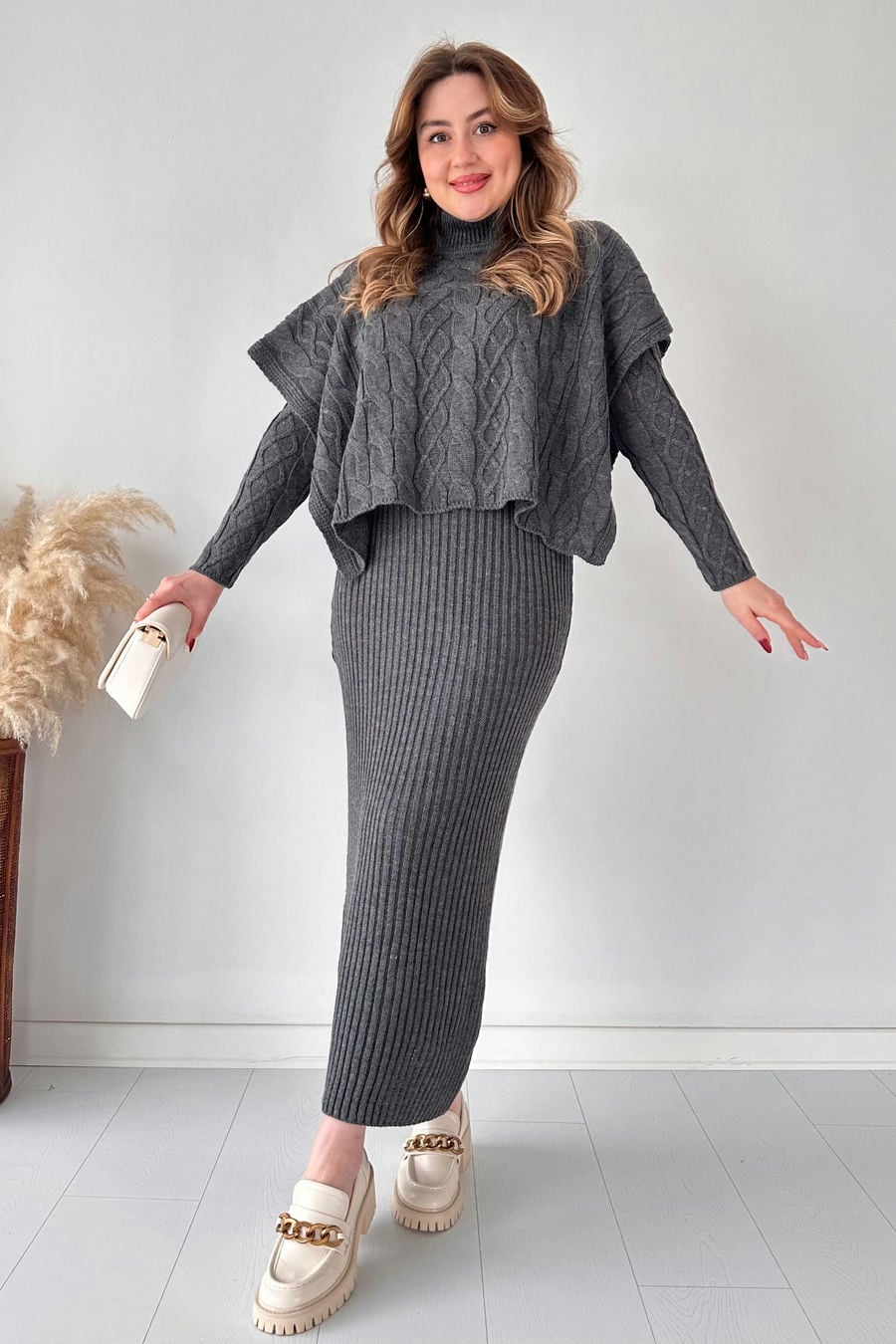 Pelerinli Triko Elbise