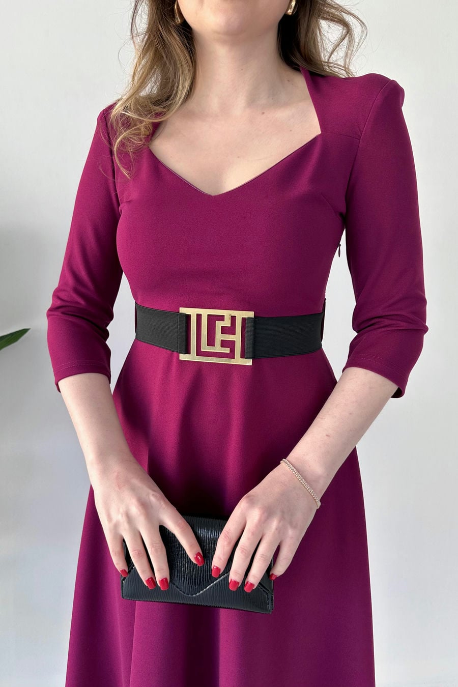 Beşgen Yaka Kemerli Krep Elbise Mürdüm