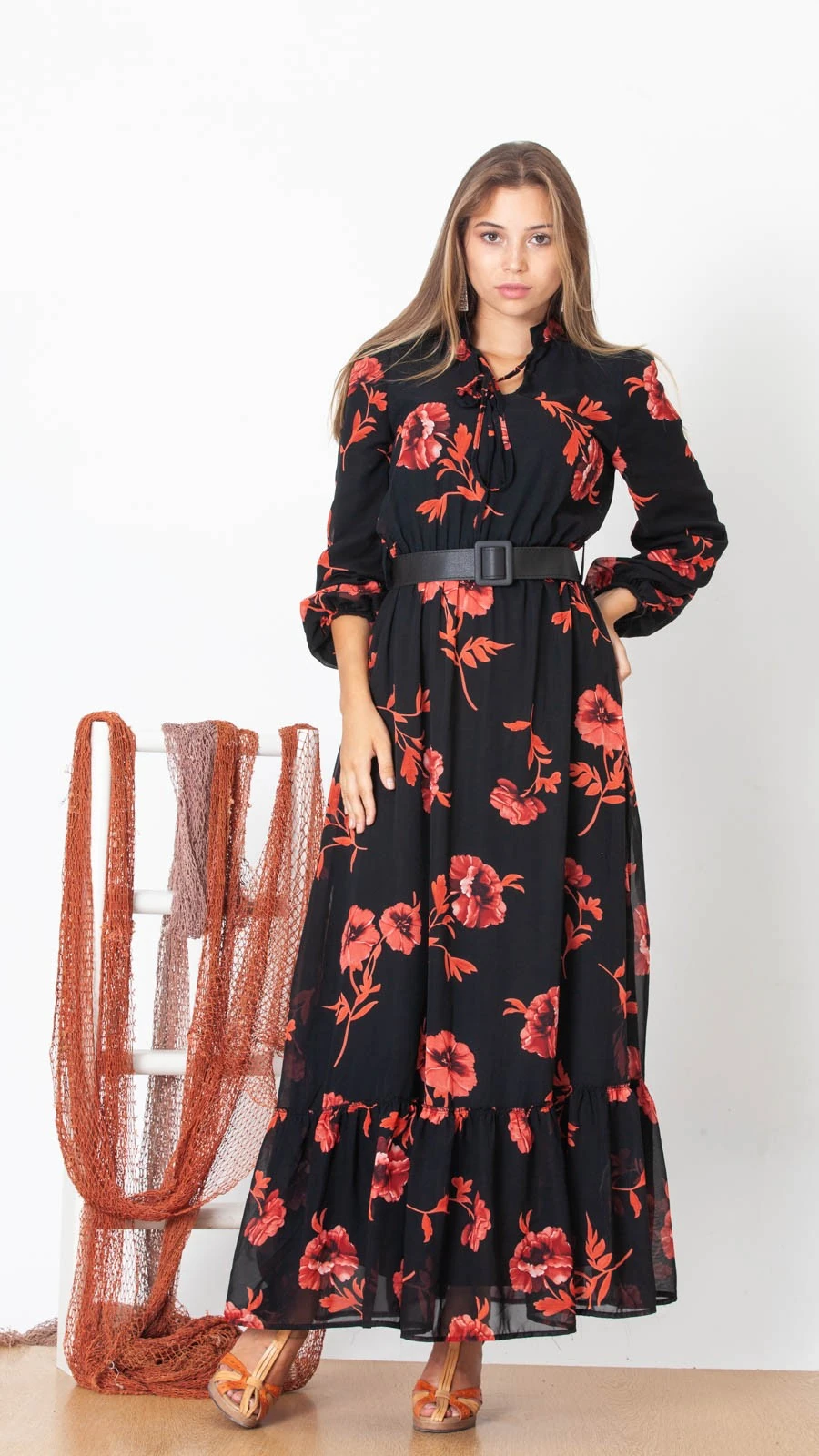 Kırmızı Çiçek Kemerli Şifon Elbise-Siyah