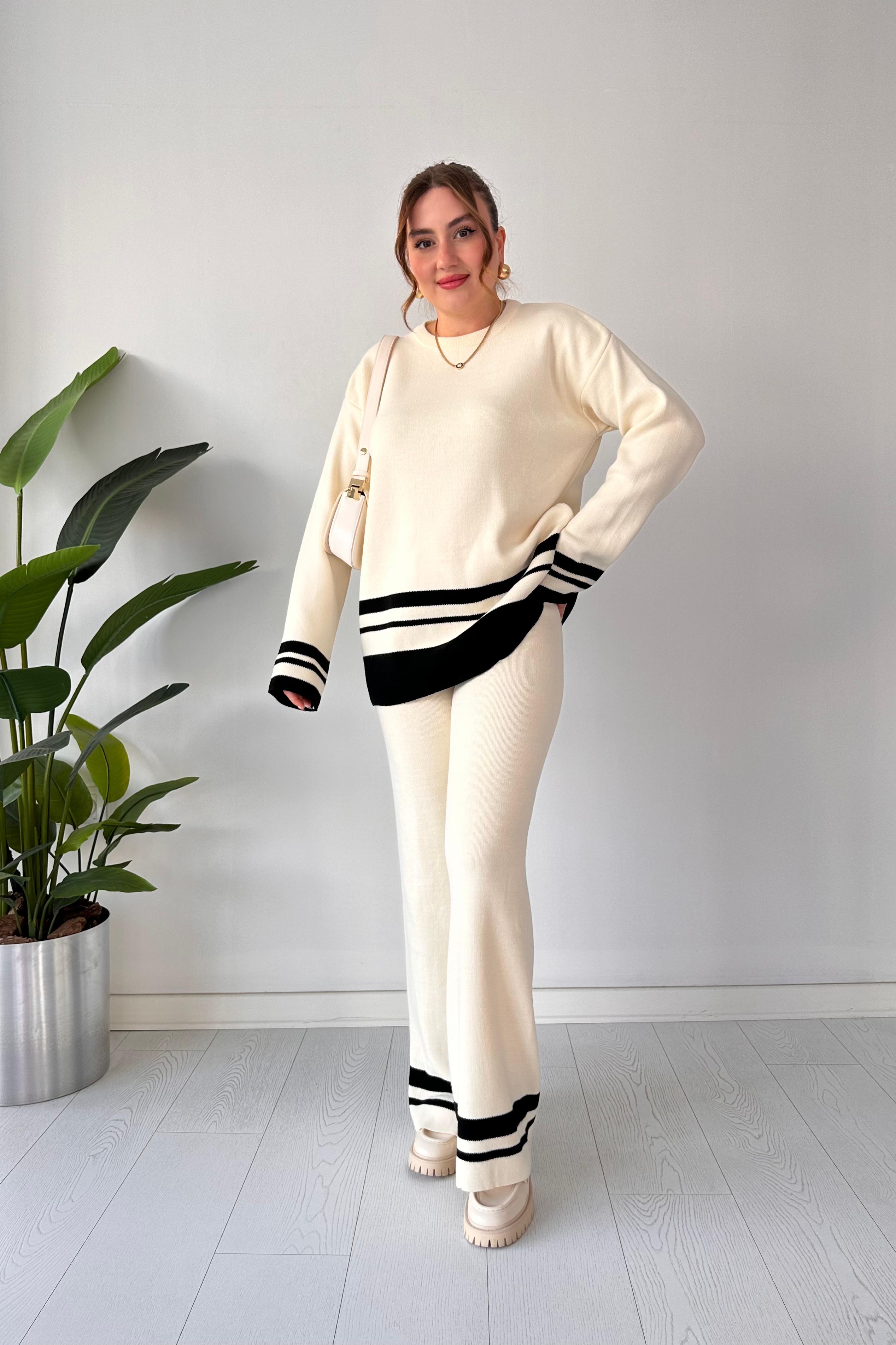 Eteği Şeritli Triko Takım