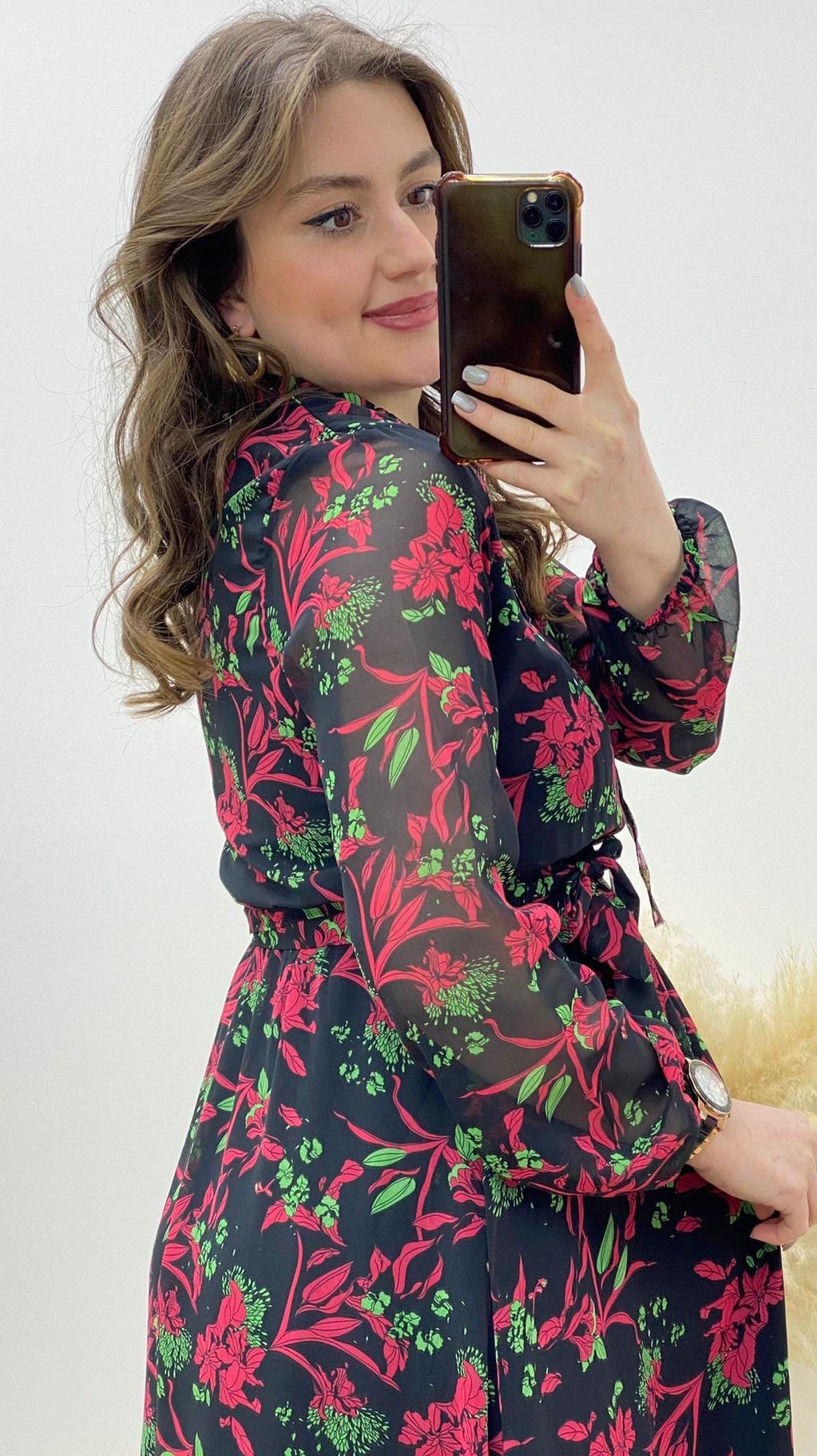 Kırmızı Çiçekli Maksi Şifon Elbise Siyah