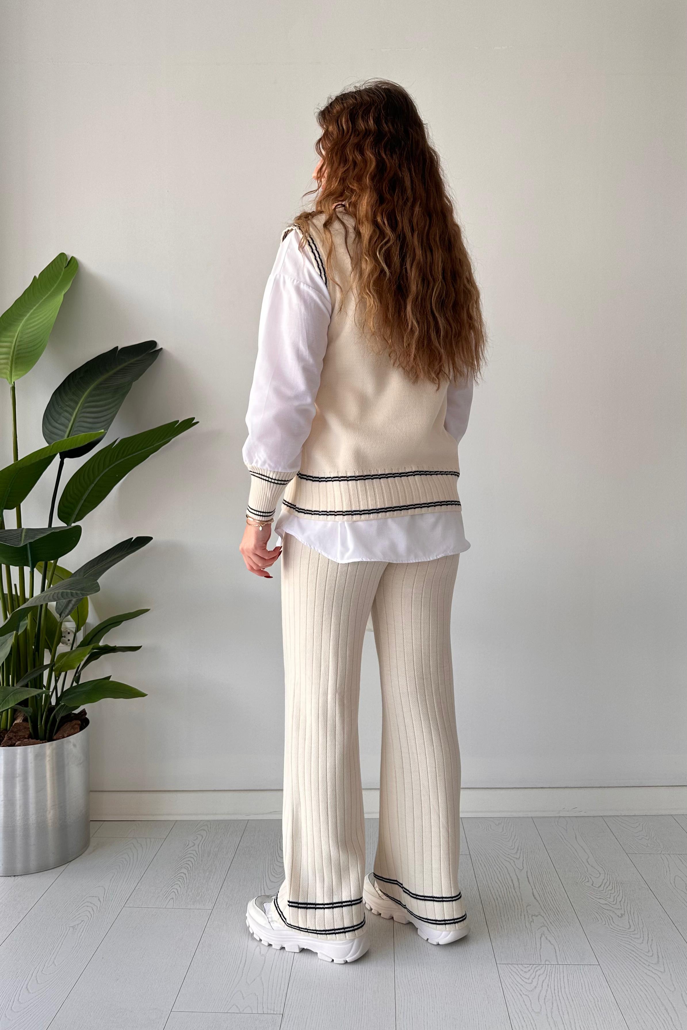 Üçlü Biyeli Triko Takım