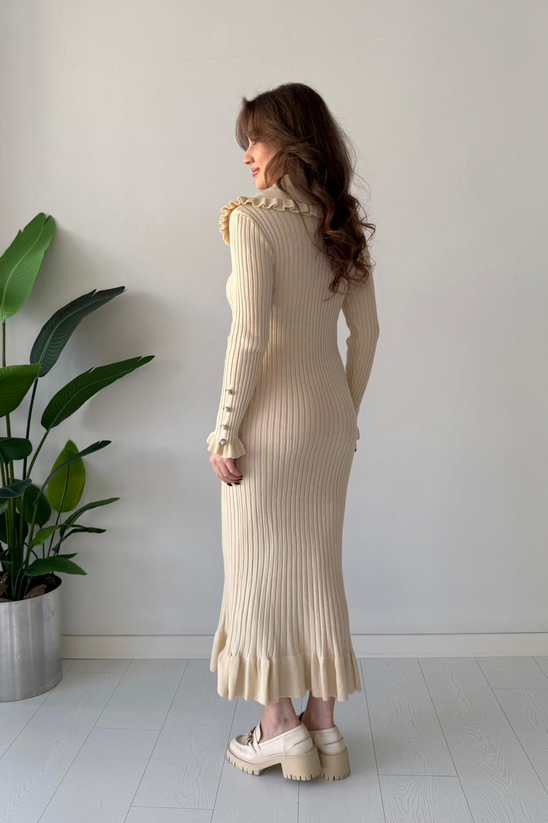 Geniş Yaka Triko Elbise