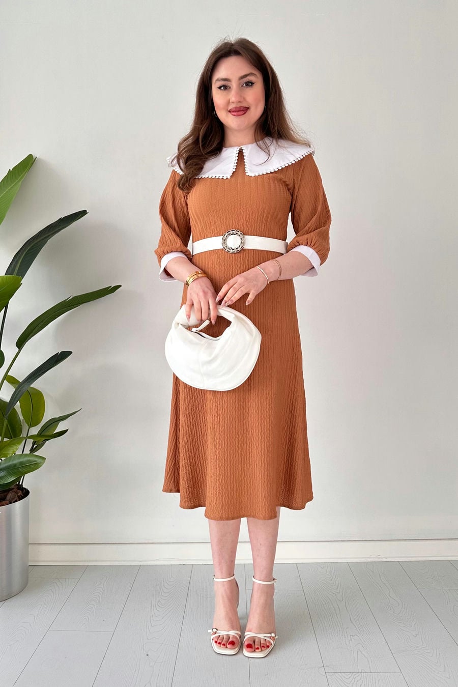 Fisto Yakalı Kemerli Elbise