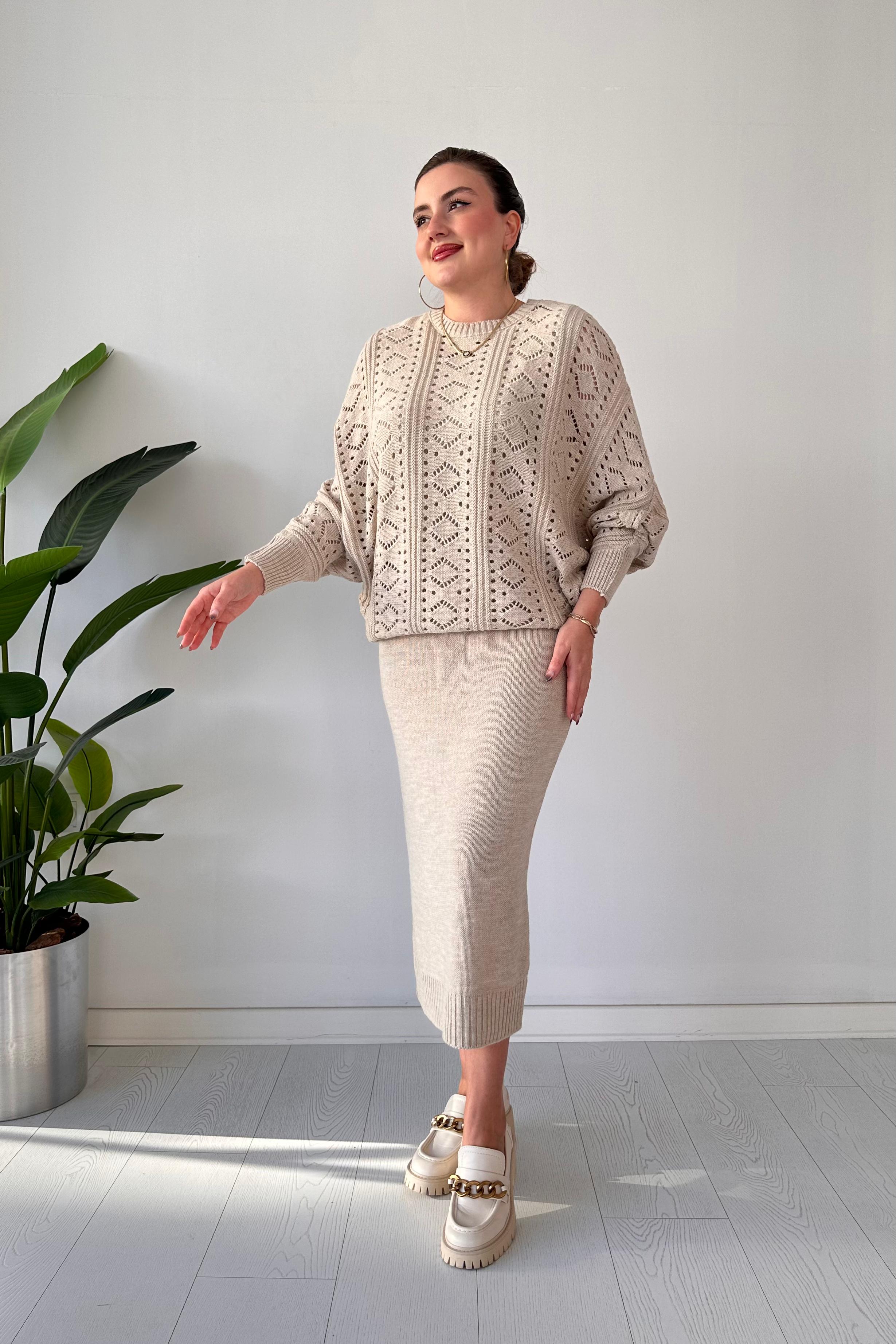 Delik Kazaklı Triko Elbise