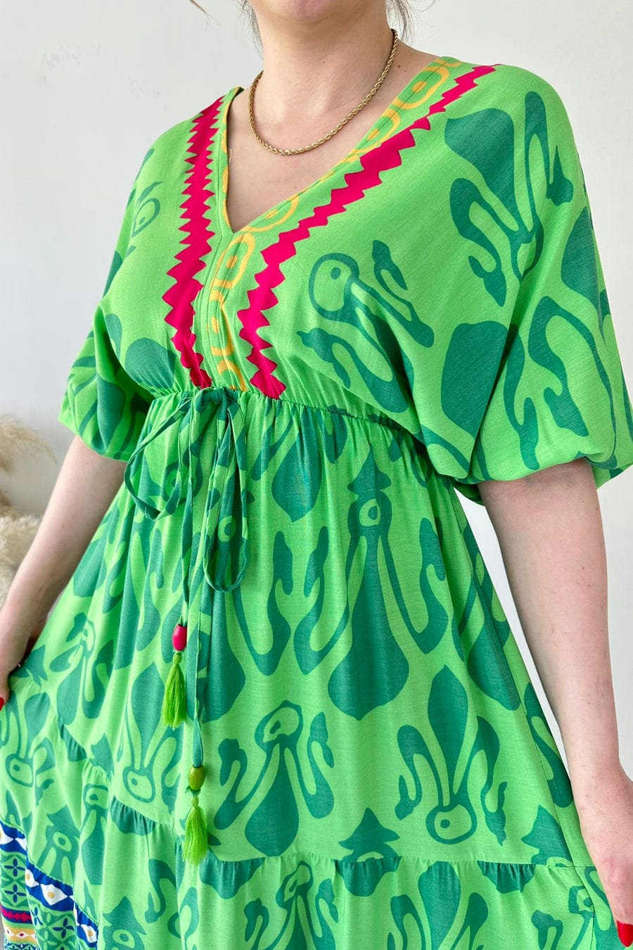 V Yaka Yarasa Elbise