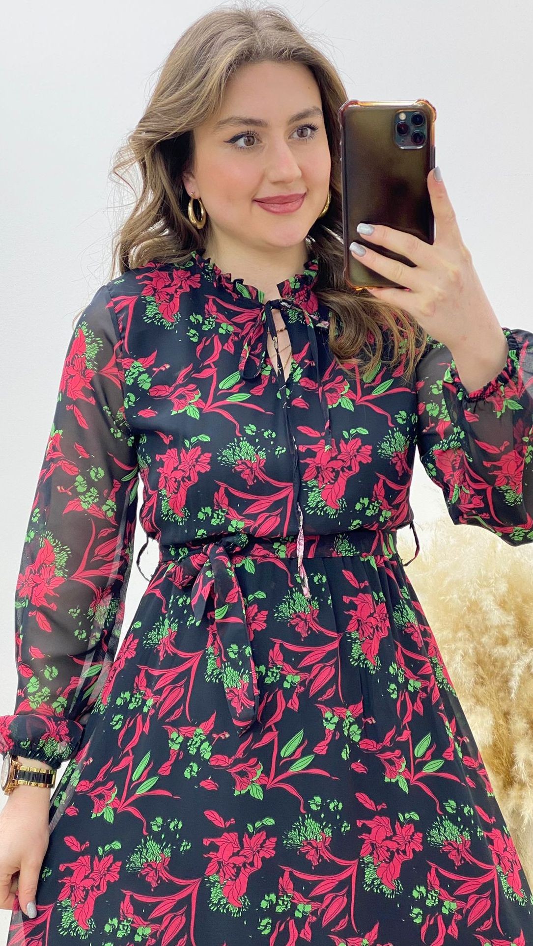 Kırmızı Çiçekli Maksi Şifon Elbise Siyah