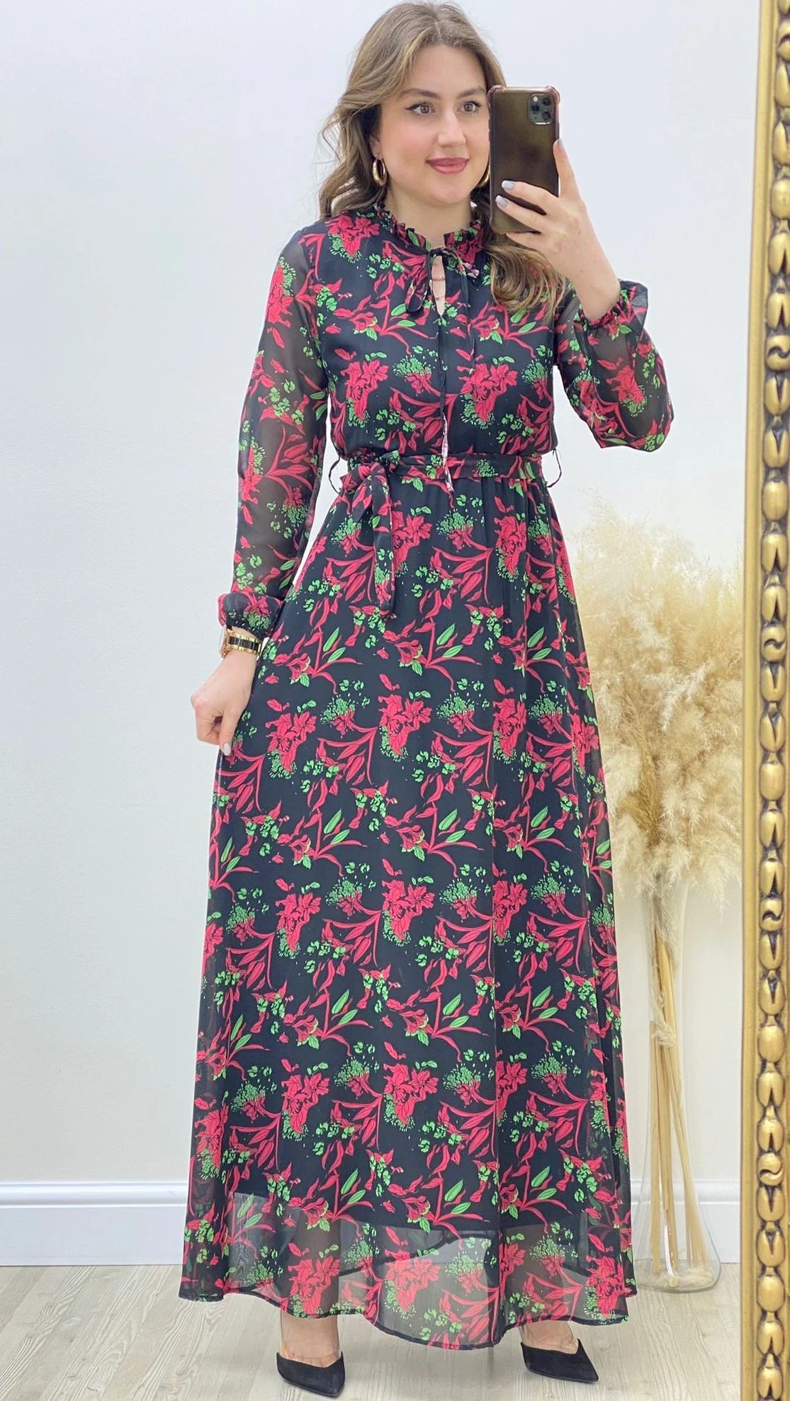 Kırmızı Çiçekli Maksi Şifon Elbise Siyah