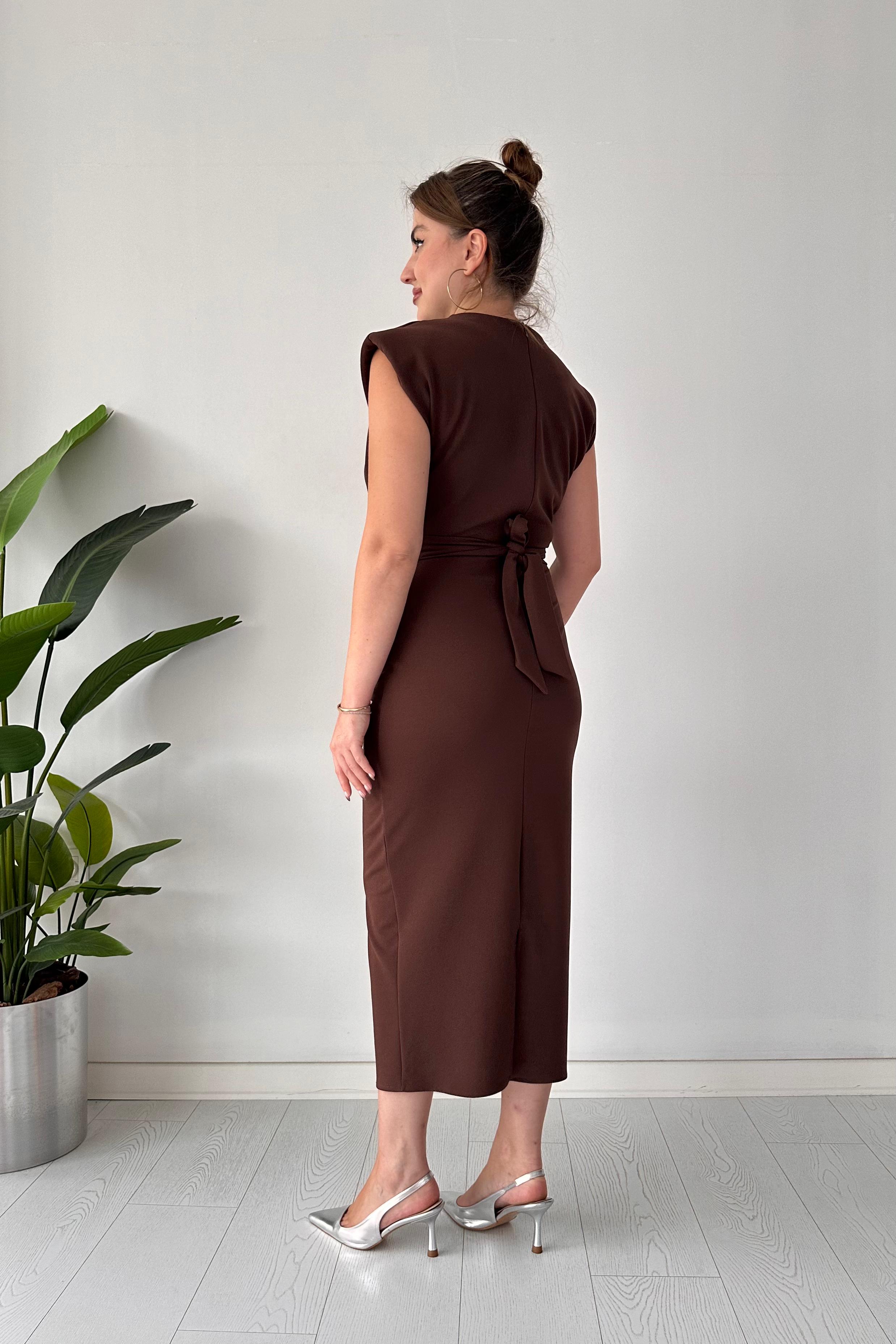 Üç Taş Kemerli Krep Elbise