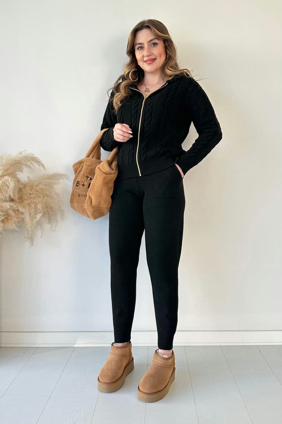 Kapüşonlu Triko Takım