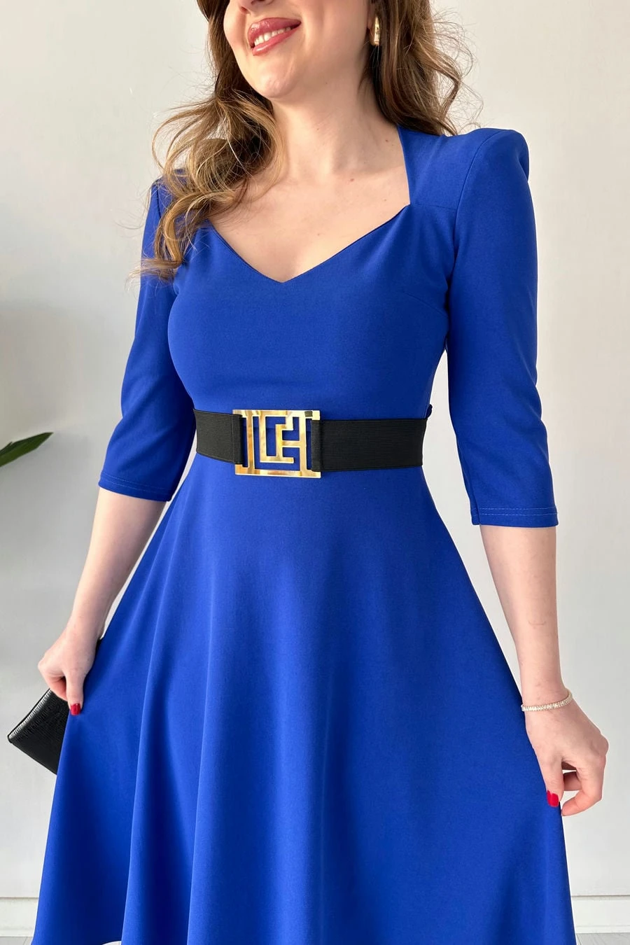 Beşgen Yaka Kemerli Krep Elbise