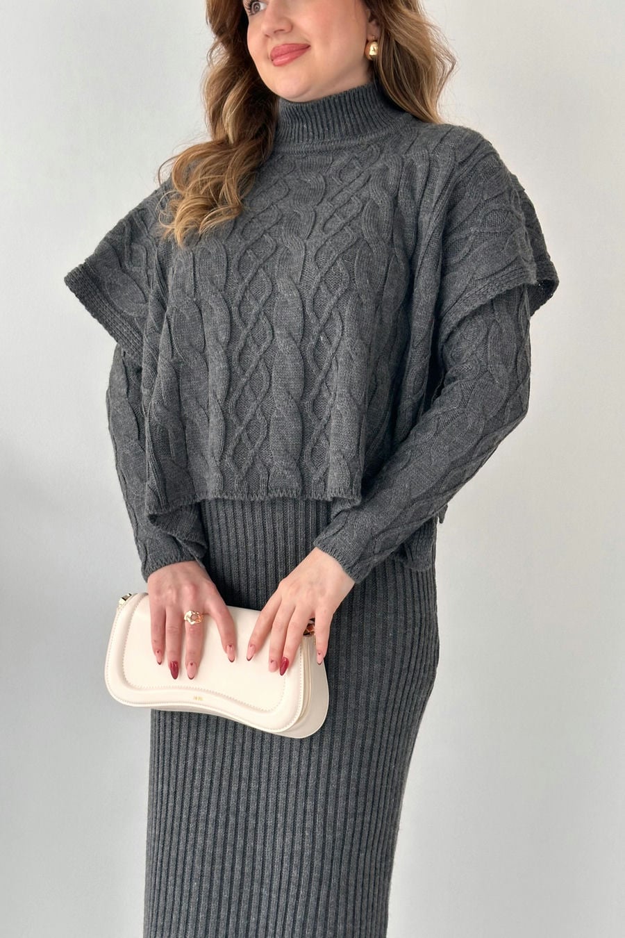 Pelerinli Triko Elbise